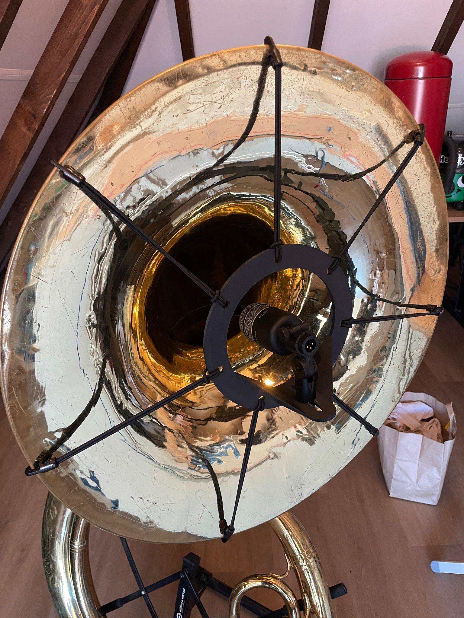 Sousaphone (or kickdrum) microphone holder