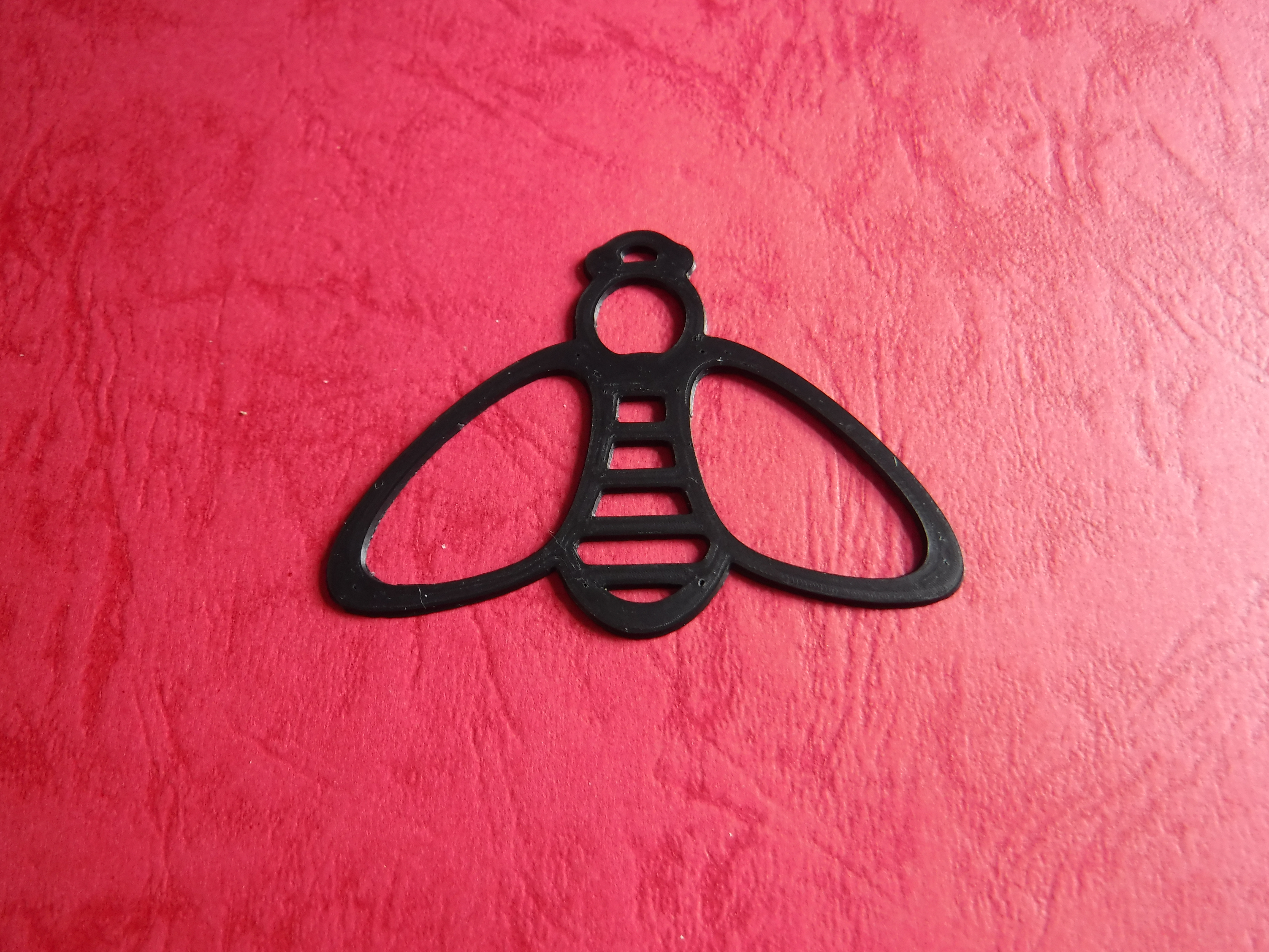 Miniatura 2 do modelo 3D Bee Keyring charm