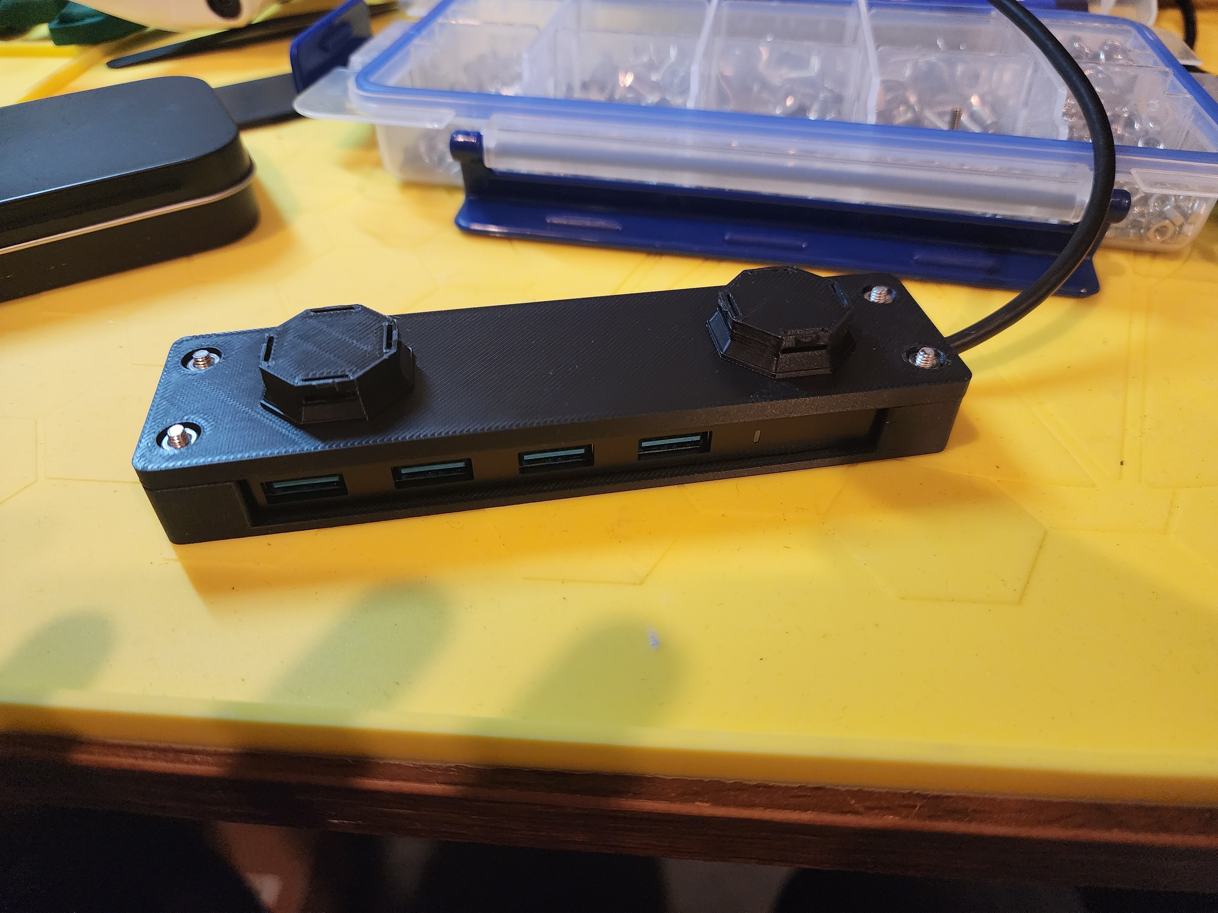 Underware - Anker USB Hub Mount