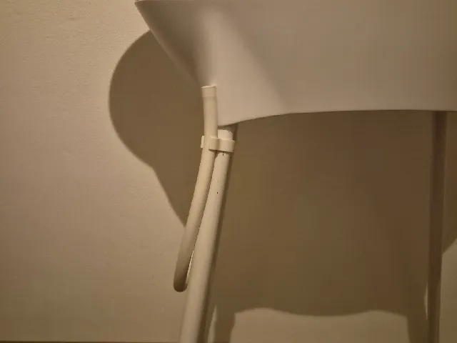 Luma baby bathtub drain tube clip