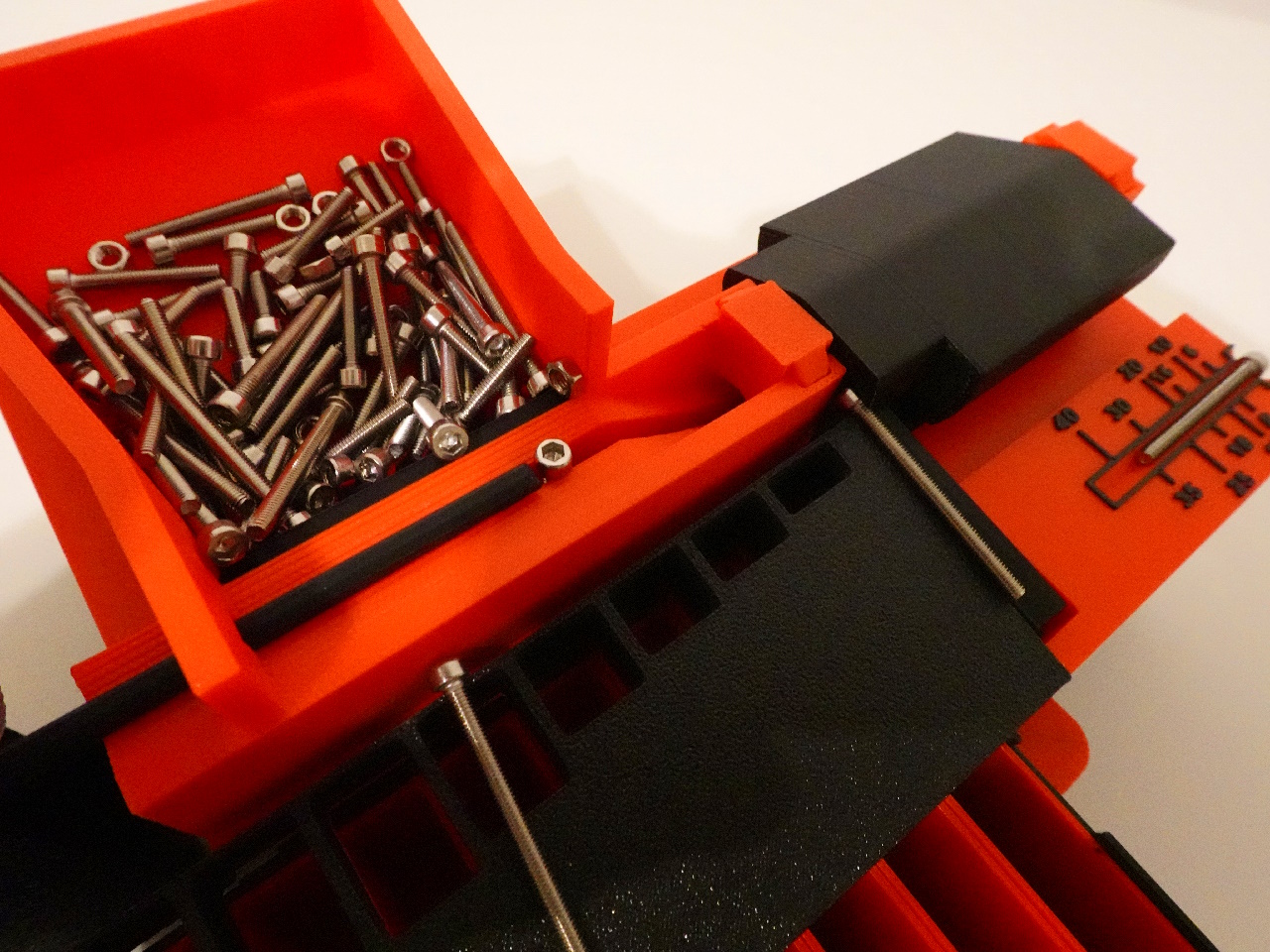 Miniatura 4 do modelo 3D Mechanical M3 Bolt/Screw Sorting Device