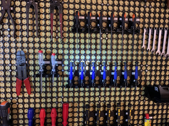 Gravity toolholder for multiboard/multiconnect