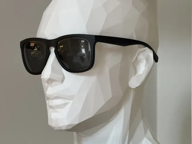 Symmetrical Low-Poly Mannequin Head