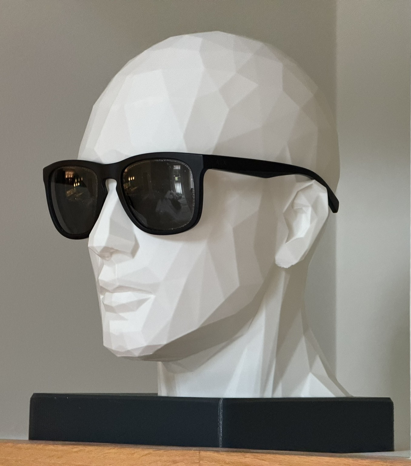 Symmetrical Low-Poly Mannequin Head