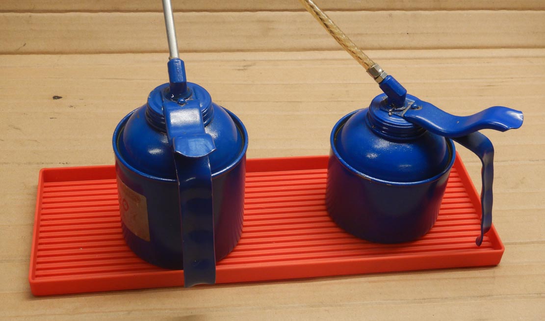 Tropftasse für Ölkannen; Drip tray for oil cans