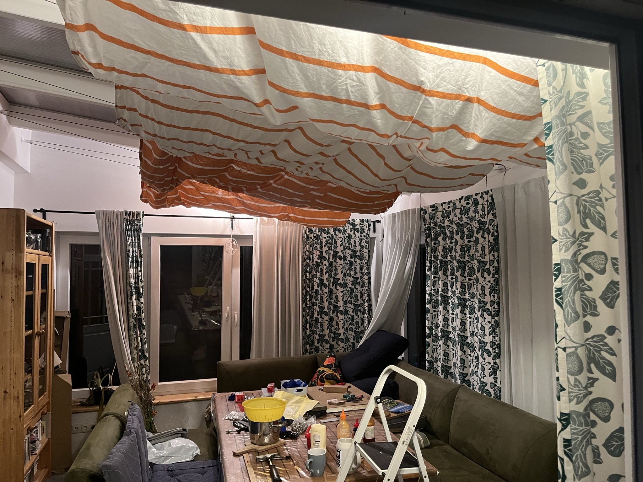 Roof sunshade