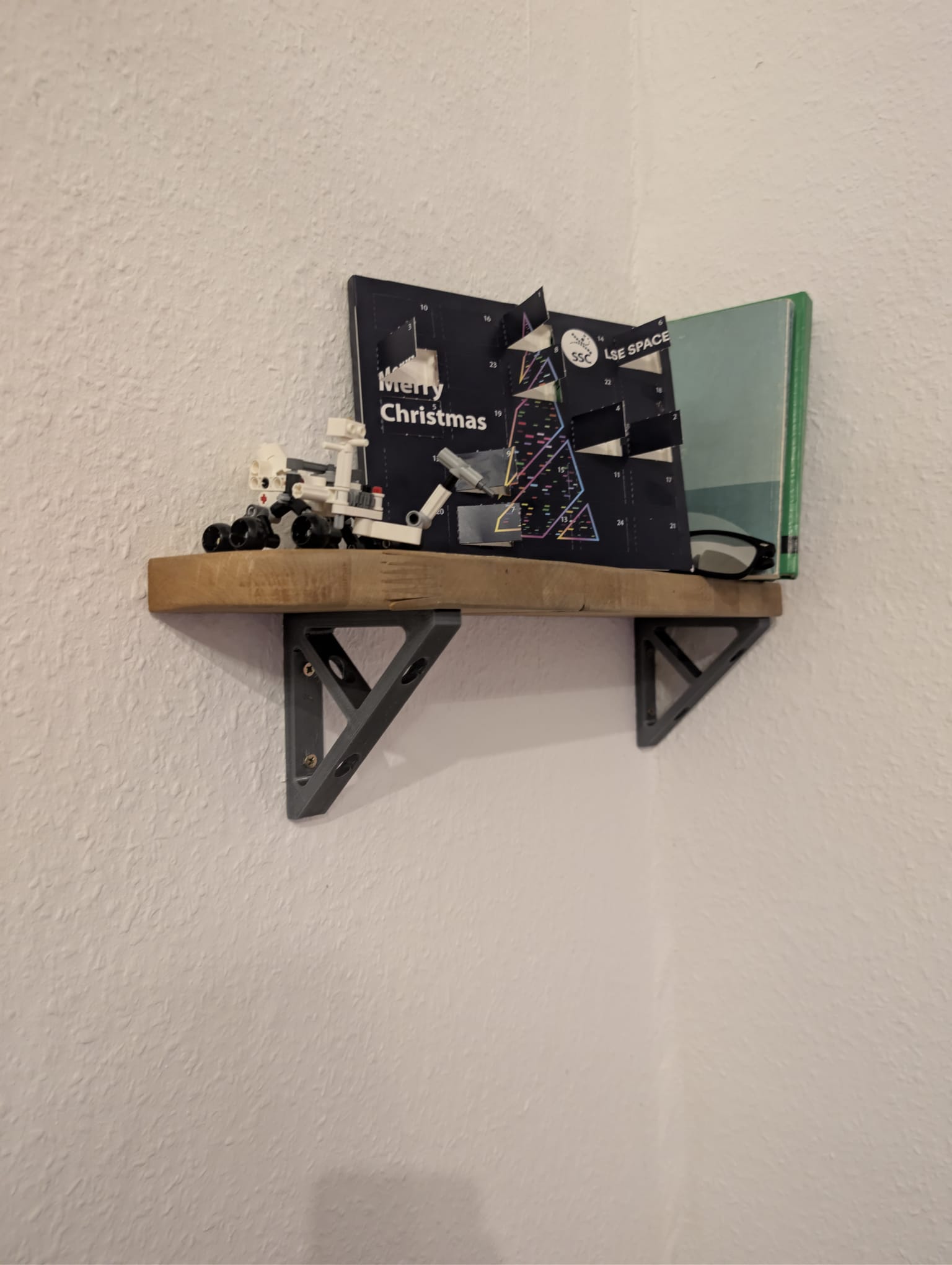 Simple easy to print Shelf bracket