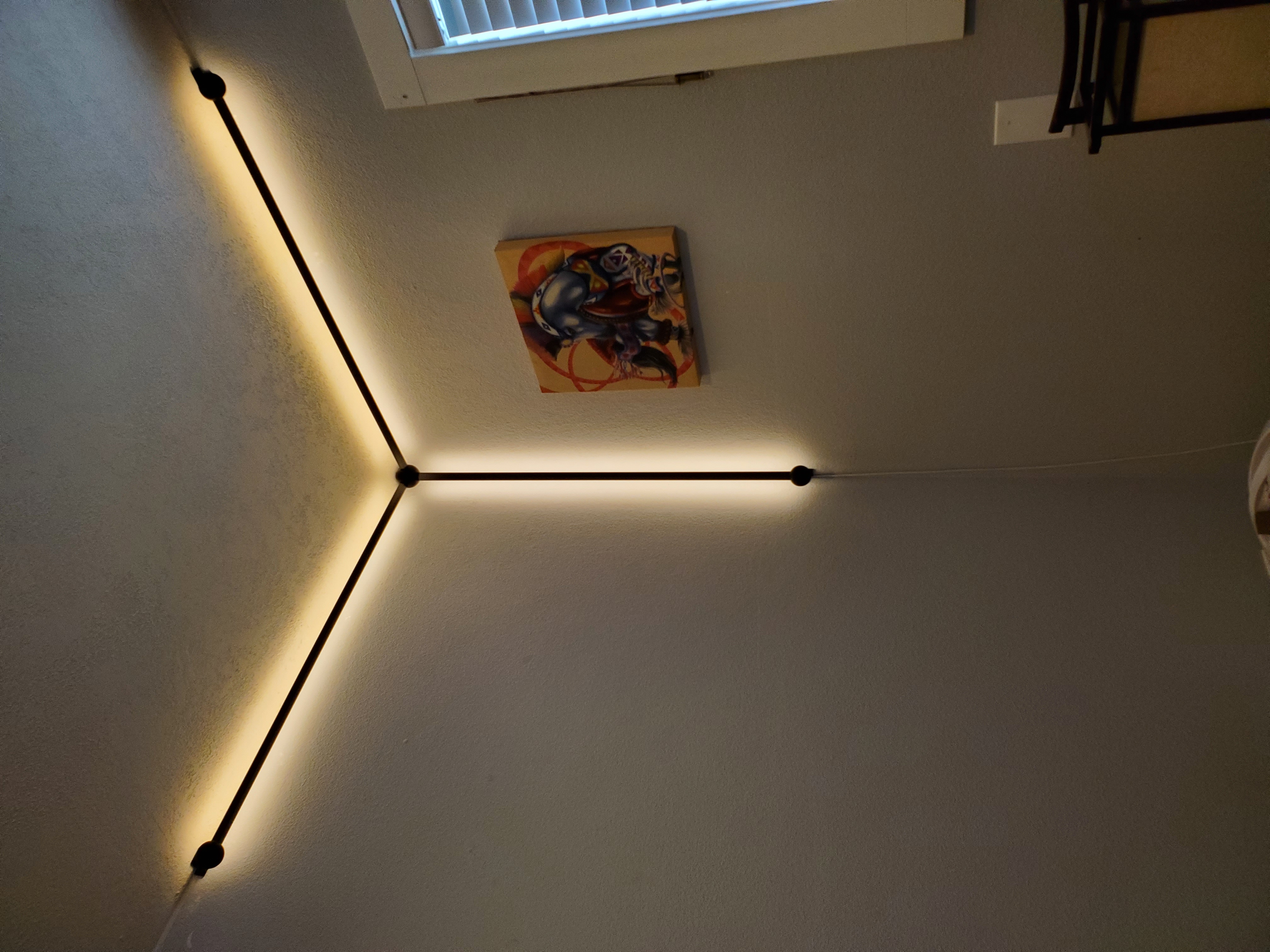 Miniatura 2 do modelo 3D Ceiling Corner Triad LED Light
