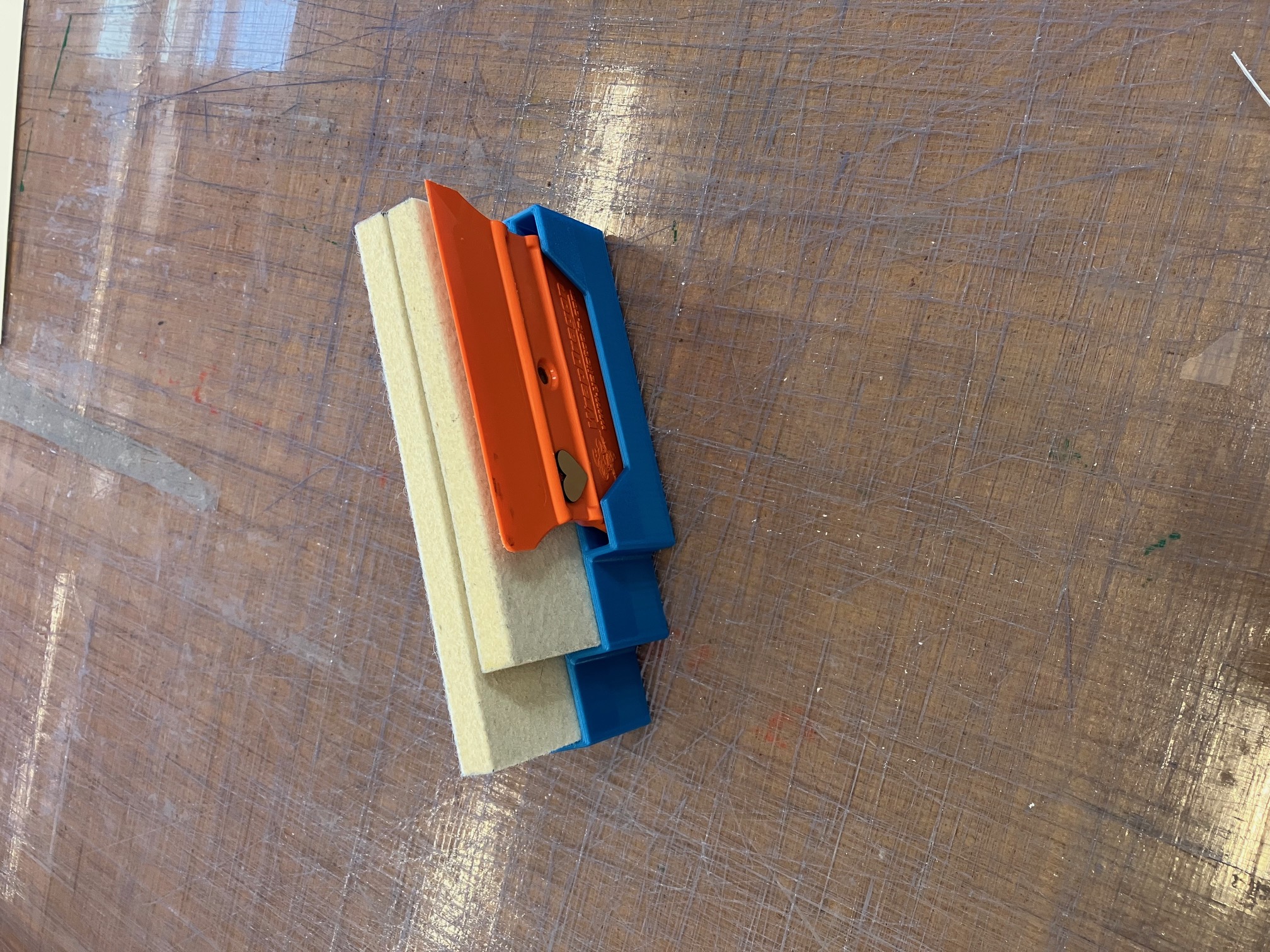 Holder for squeegee/Držák na grafické stěrky