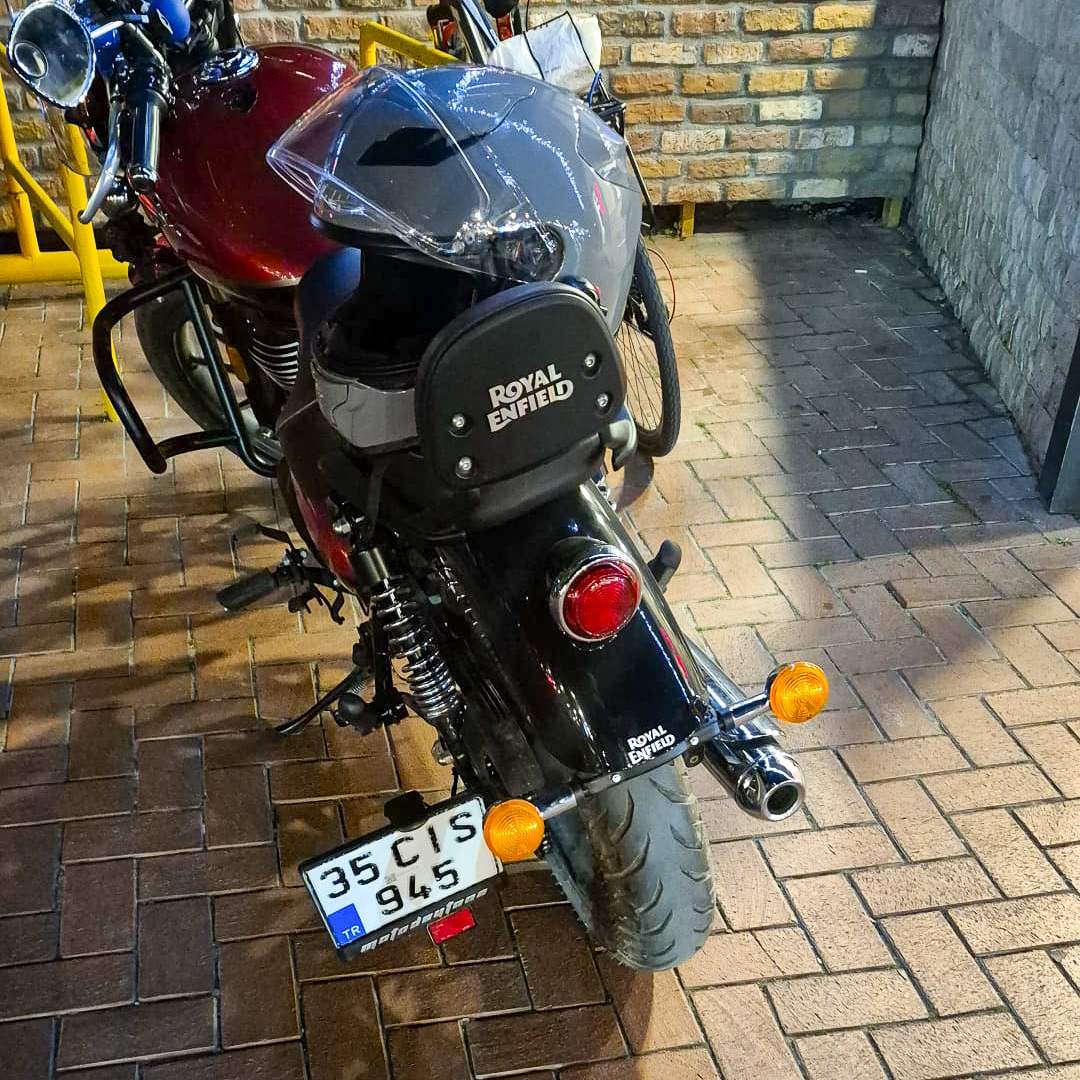 Meteor 350 license plate frame removal