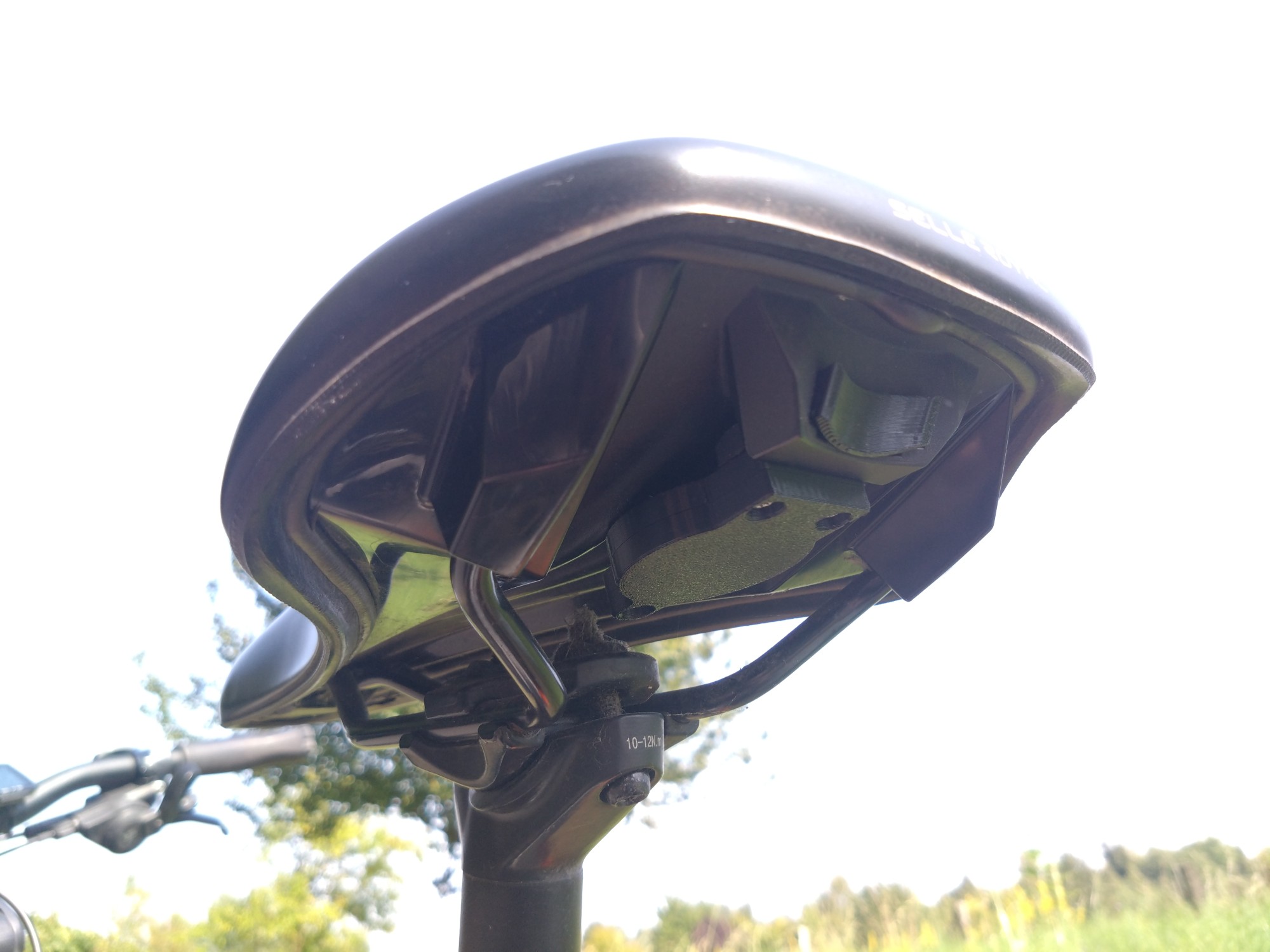 Mount for LocaTag trackers for Selle Royal saddle clip system