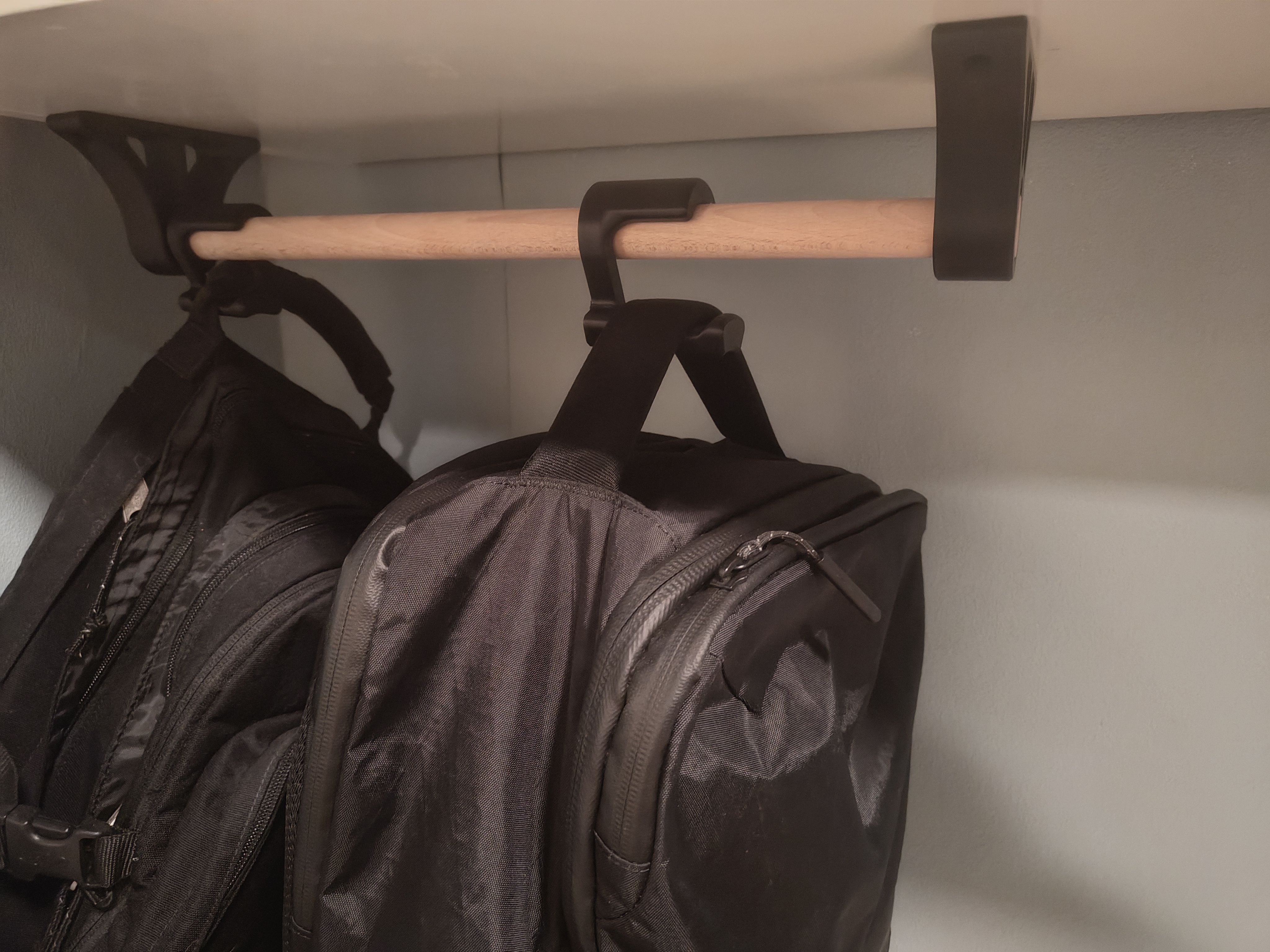 Aesthetic backpack hanger: bigger hooks for bigger straps
