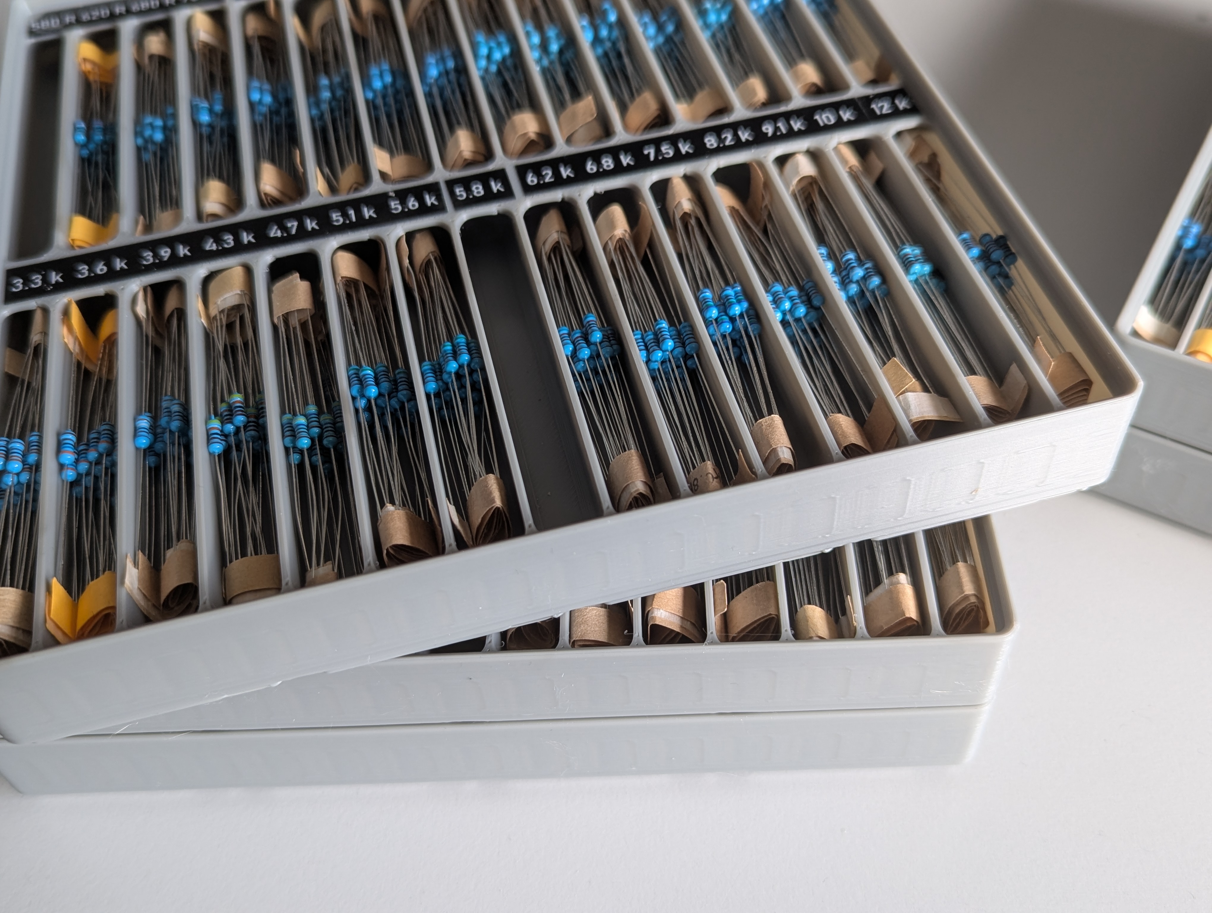 Gridfinity stackable 4x4x3 trays for through-hole resistors
