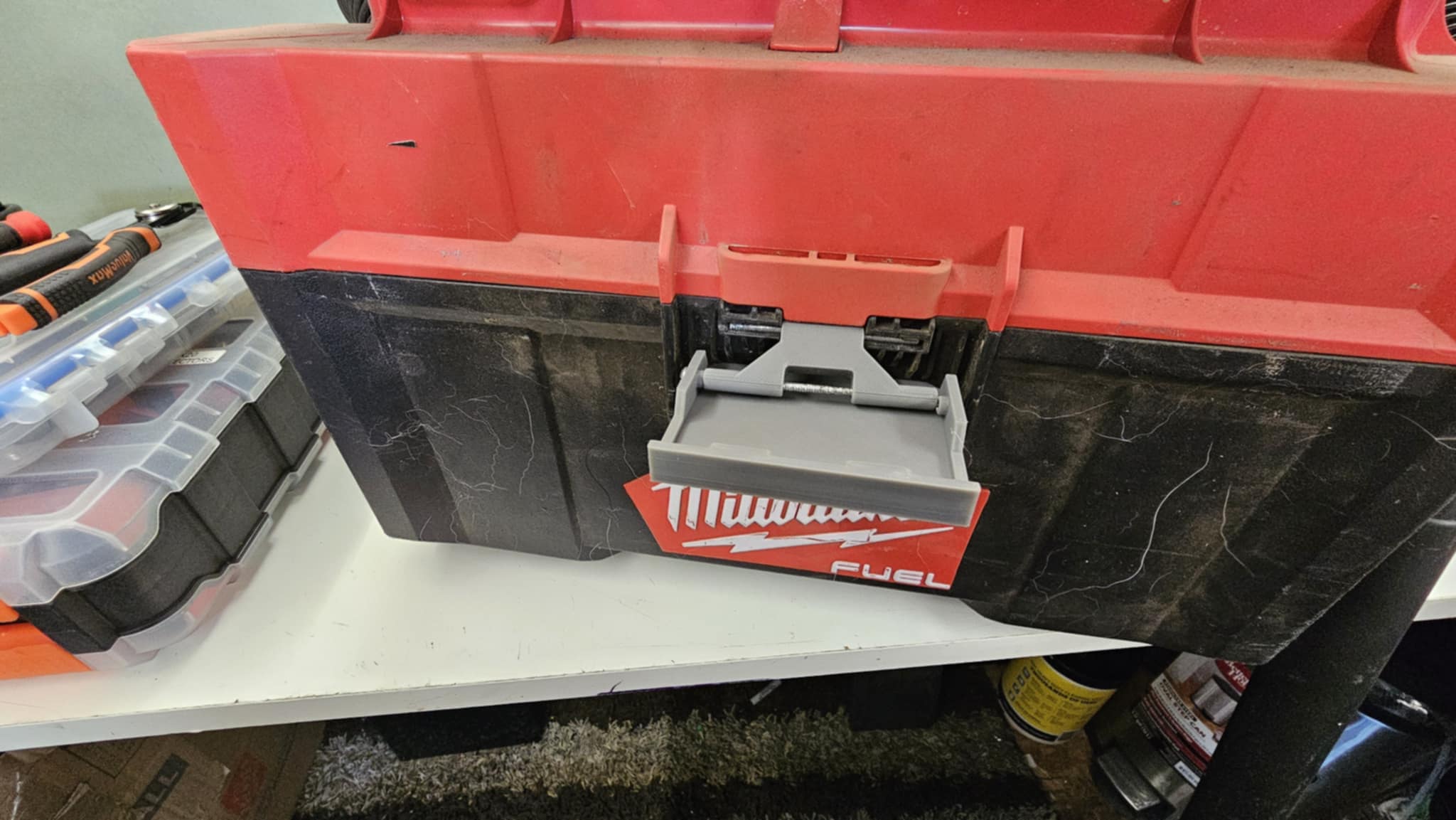 Latch for dustbin of MILWAUKEE 2.5 Gallon Wet/Dry Vacuum packout vacuum