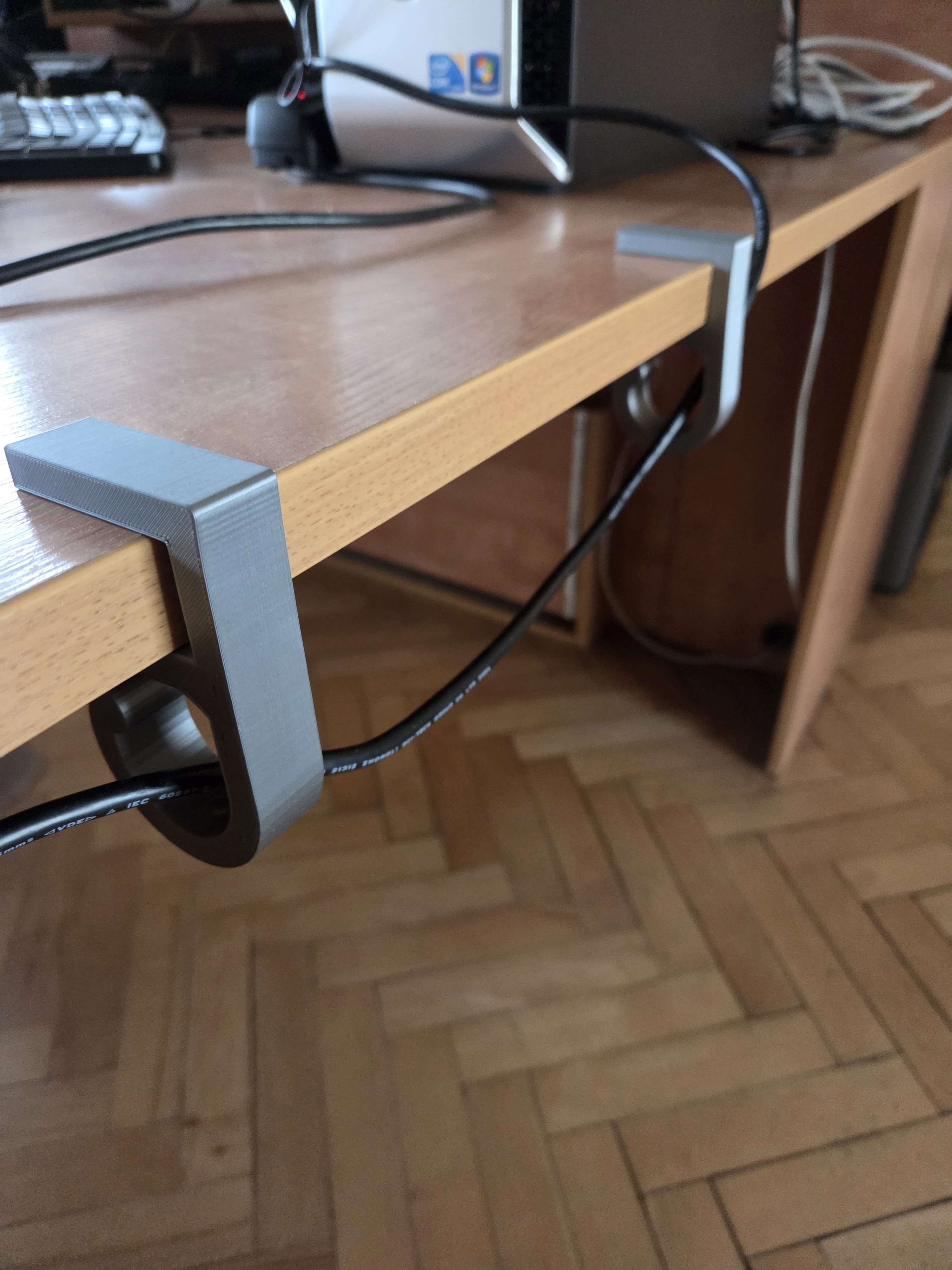 Miniatura 2 do modelo 3D Table Cable Hook