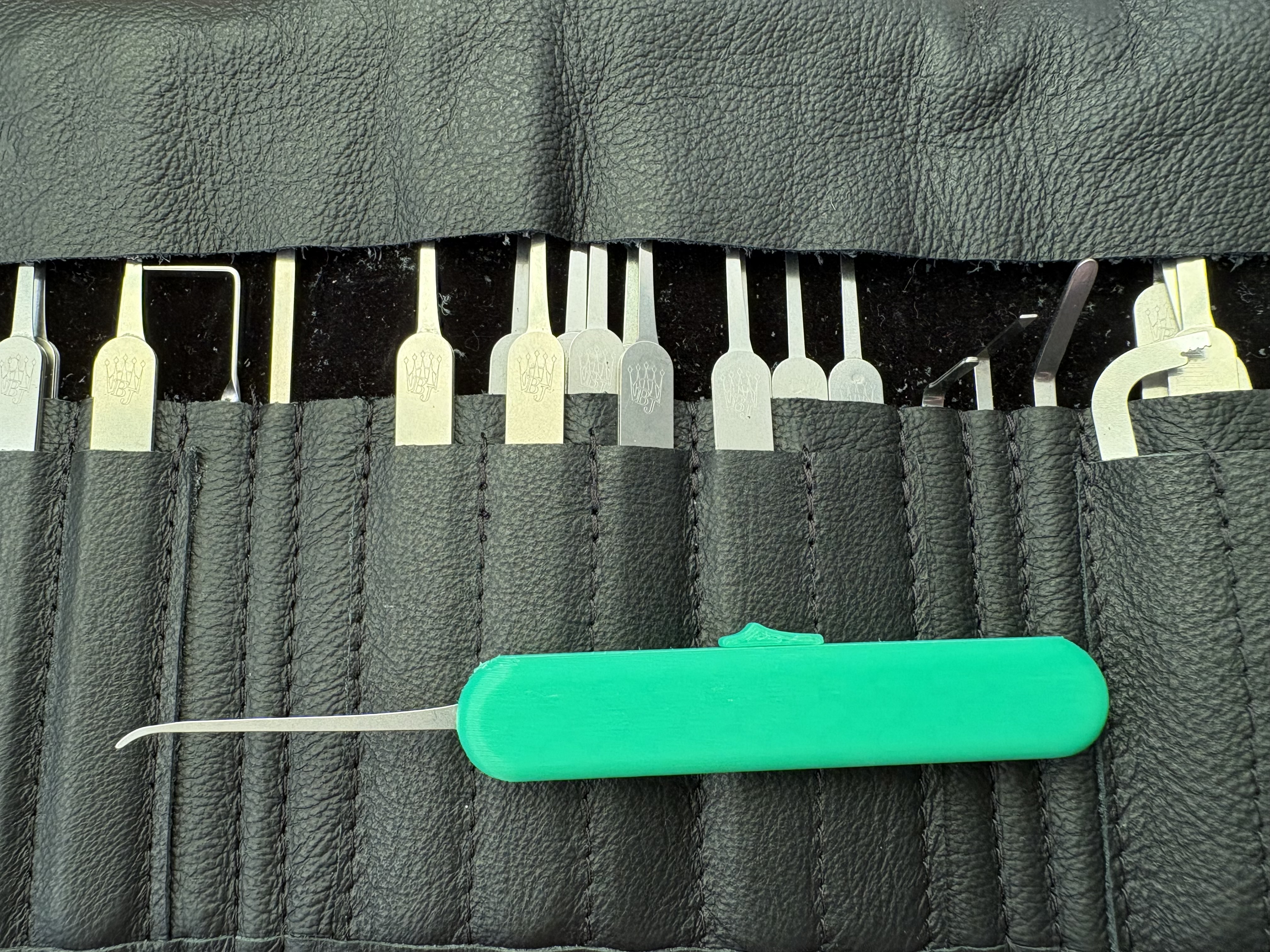 Quick-Release Lockpick Handle