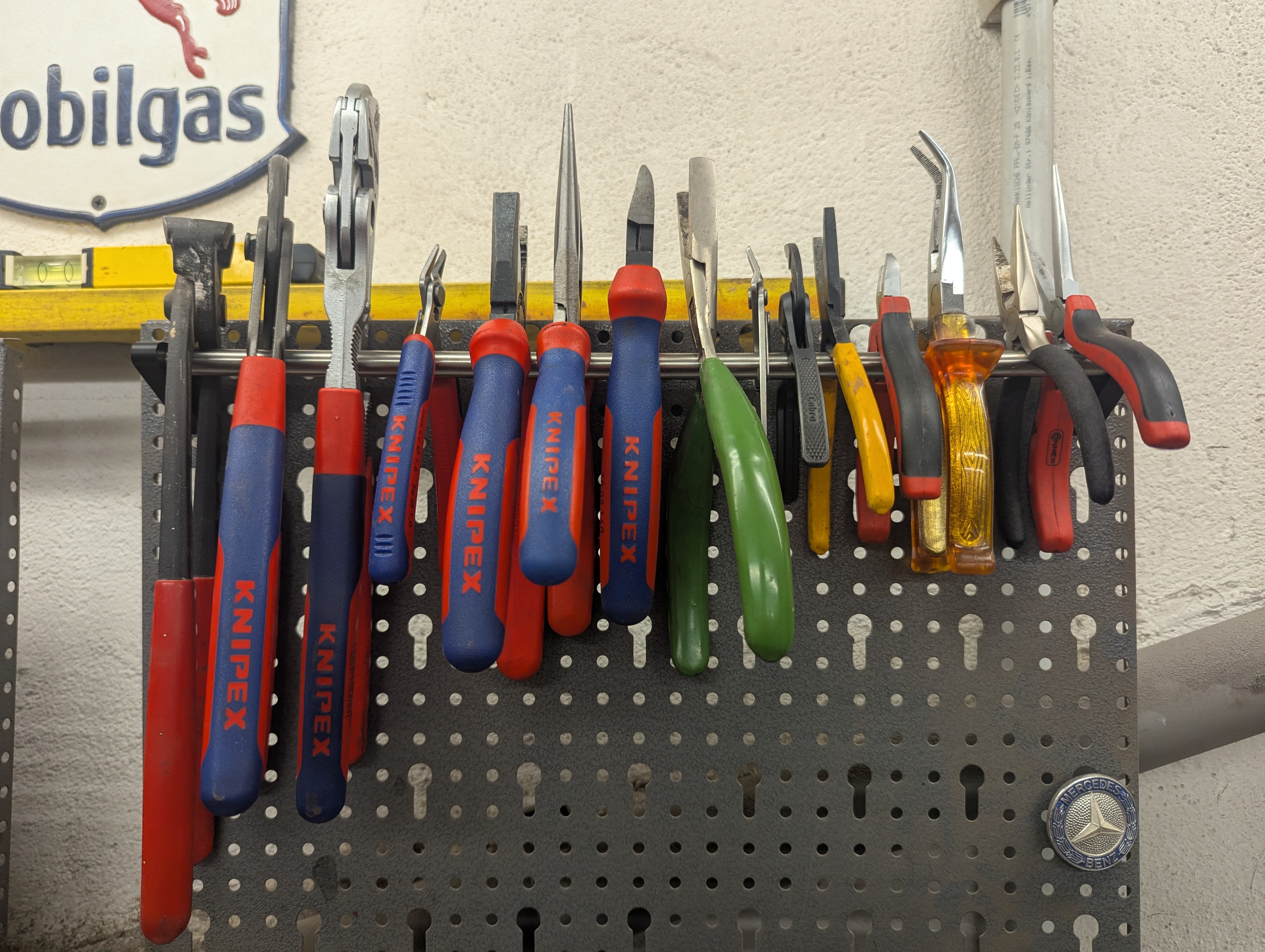 EU Pegboard pliers holder / Zangenhalter