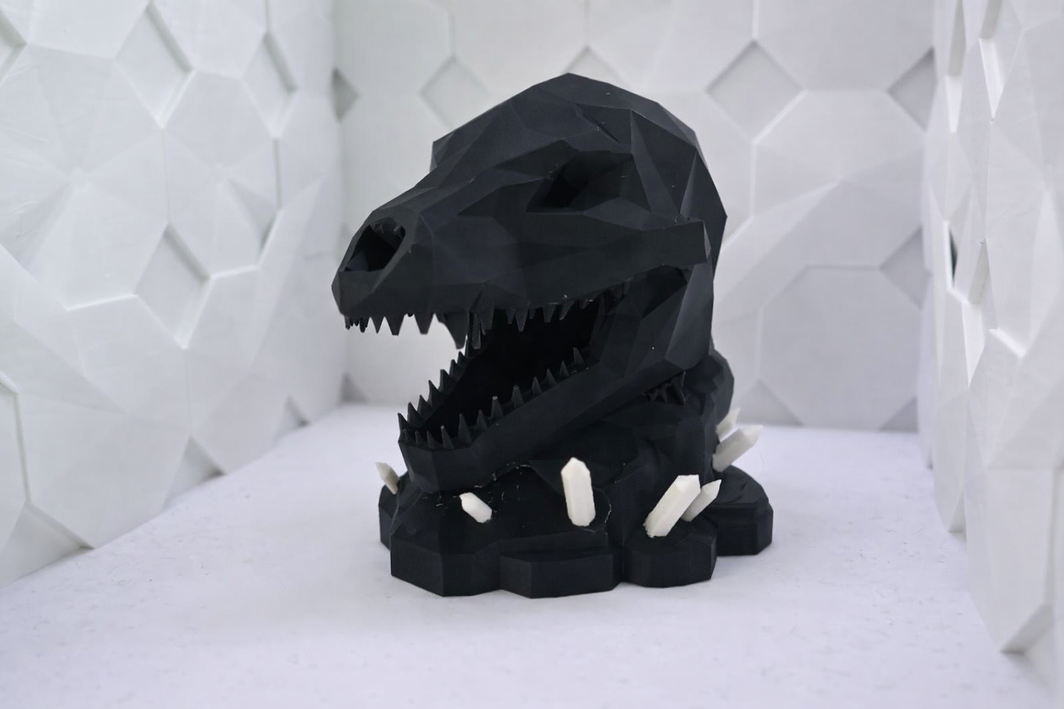 Low-Poly Dino Kopf – Moderner Deko Schädel 3D model by AlphaPrint