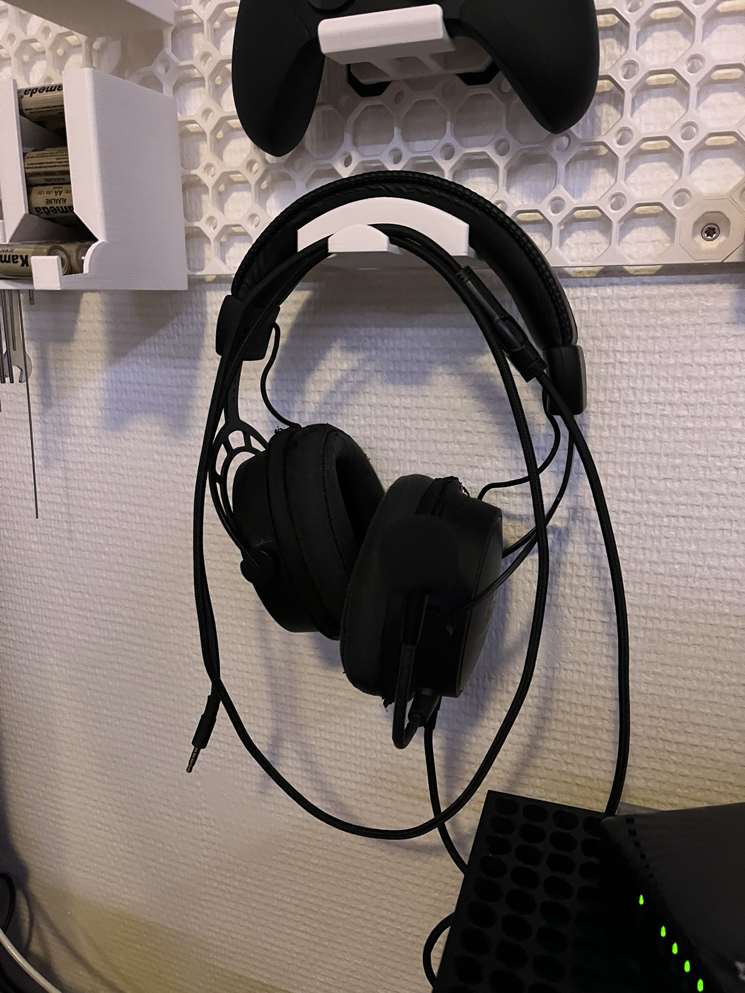 Multiboard/Multibuild - Headphone holder with cable holder — thumbnail 2