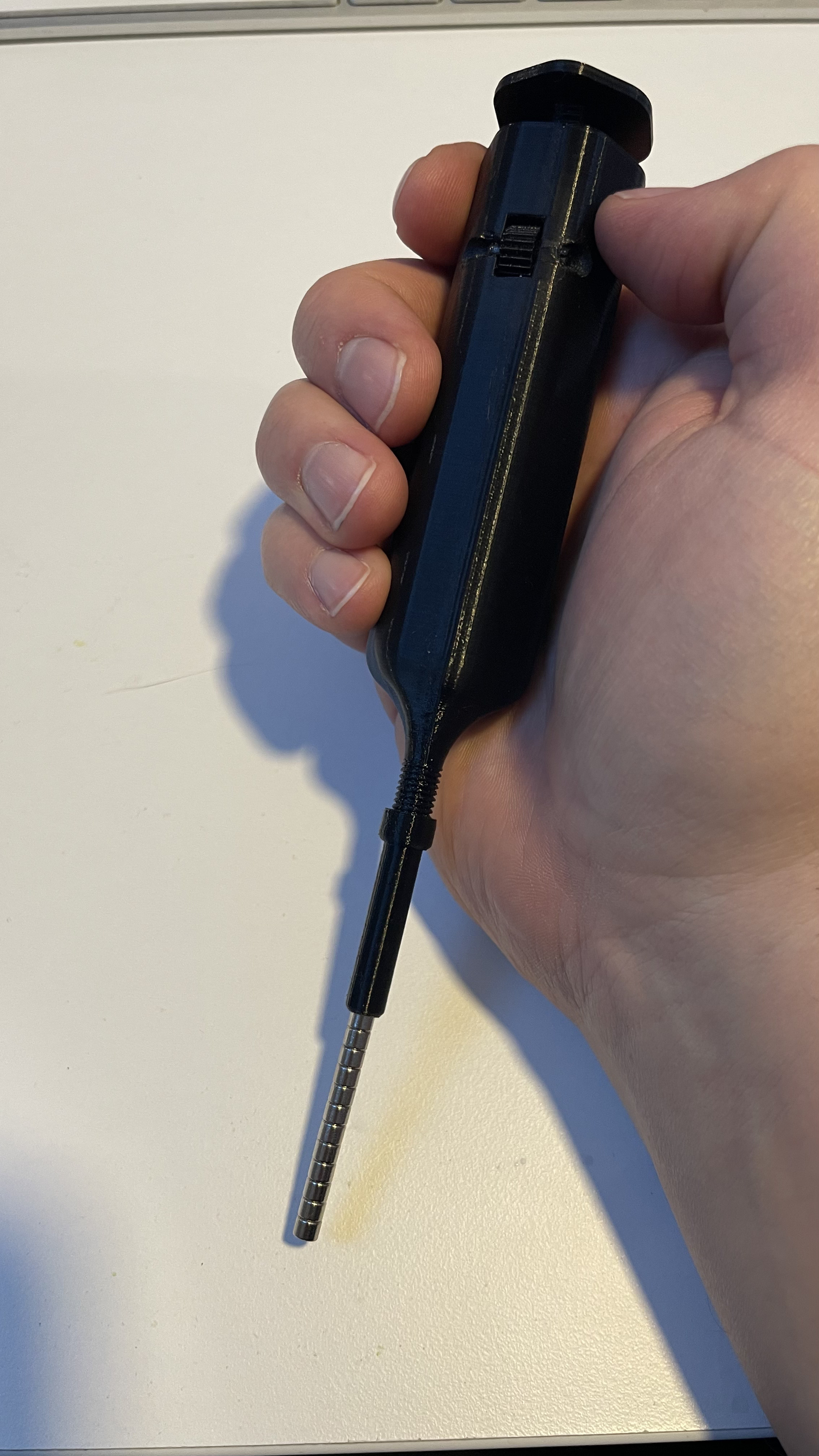 Magnetic Magnet Dispenser & Applicator – Clean & Precise Insertion