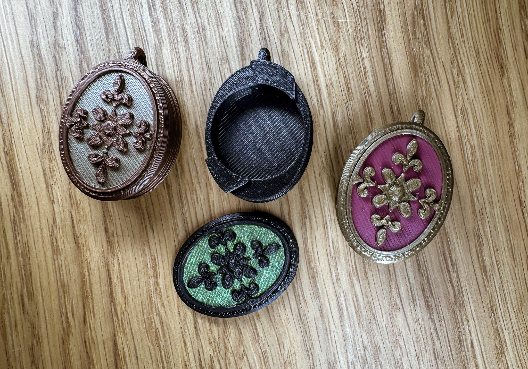 Small locket / Key chain box