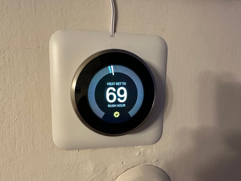 Nest Learning Thermostat (3rd Gen) Wall Plate with Optional Power Wire Slot (Parameterizable)