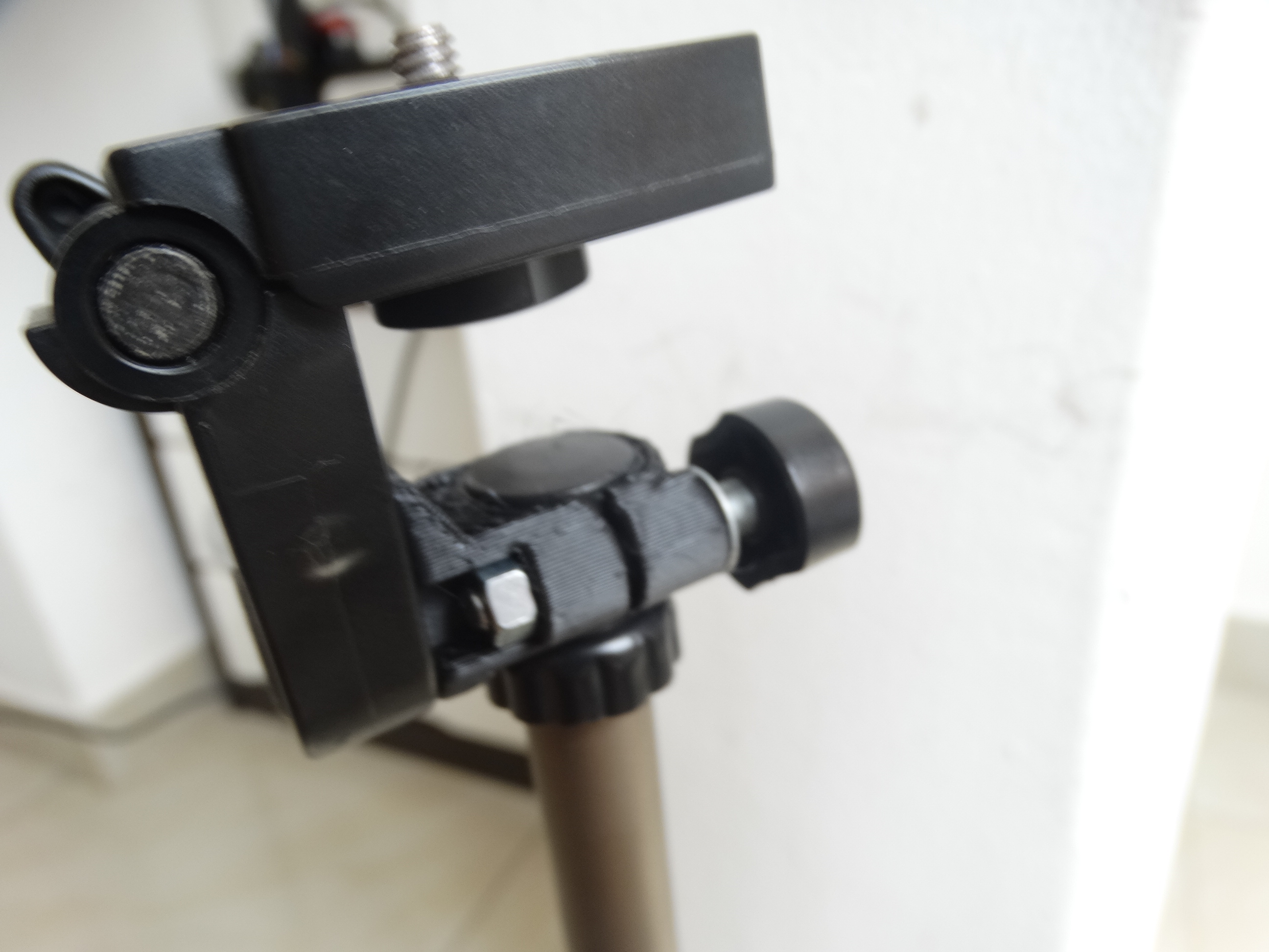 Broken Tripod Piece Replacement by Gabriel Lacerda Download free STL