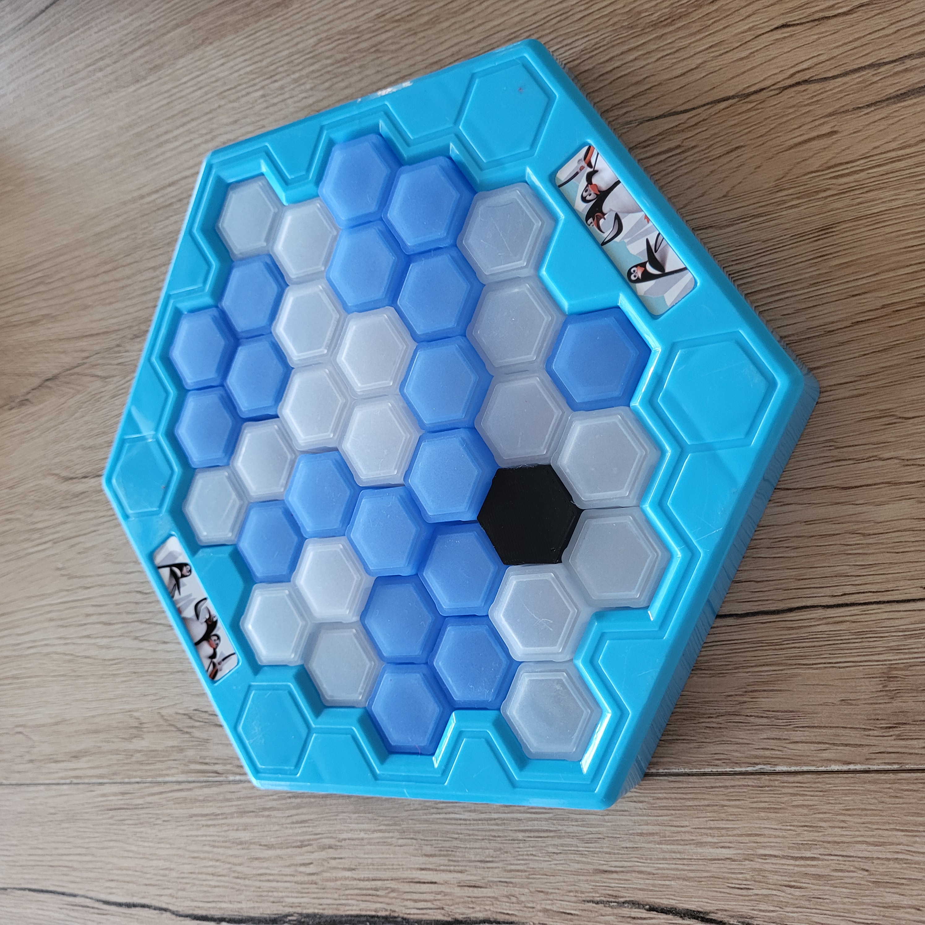 Ice block for Ice Breaker game ~ Bloc de glace pour le jeu Ice Breaker