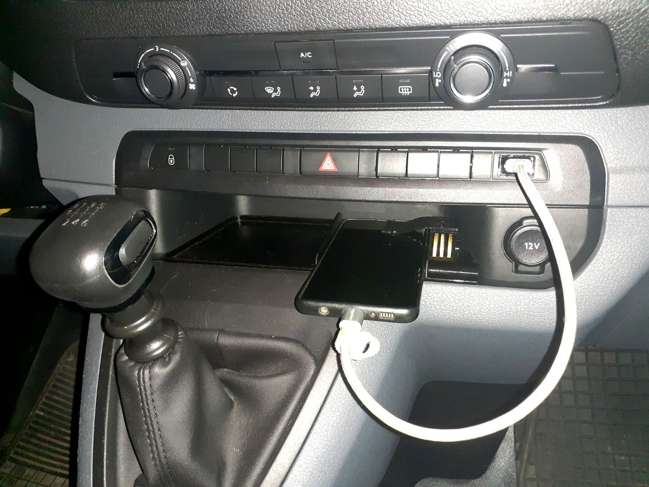 Opel Vivaro C 2019 için Akıllı Telefon ve Bozuk Para Tepsisi (parametrik) (Sadece Plastik Aparattır!!!)