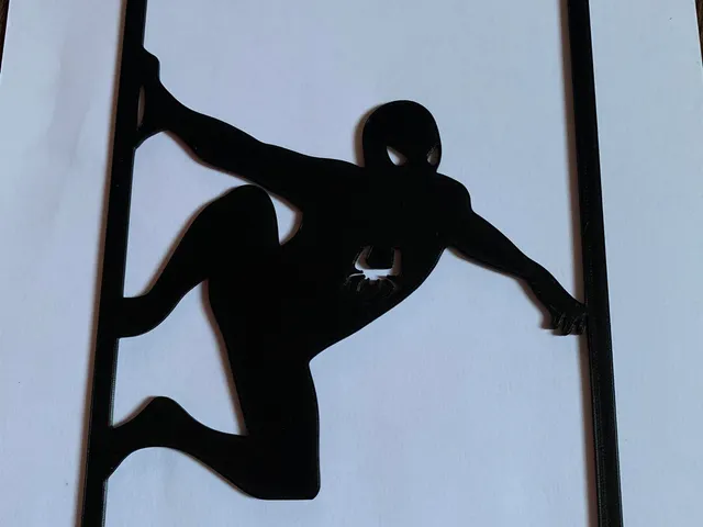 SPIDERMAN ON WALL AVENGERS