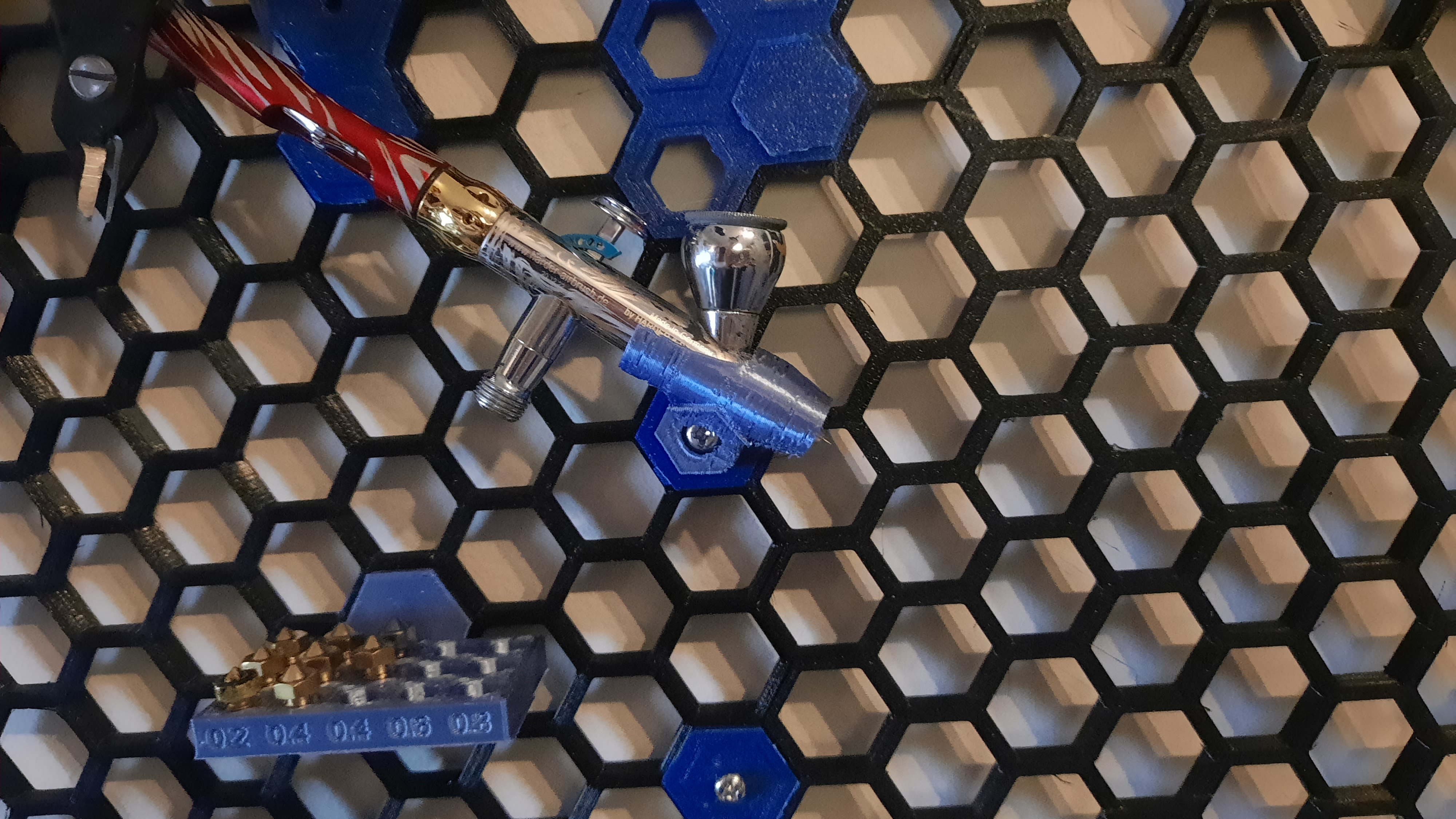 Airbrush holder for HSW