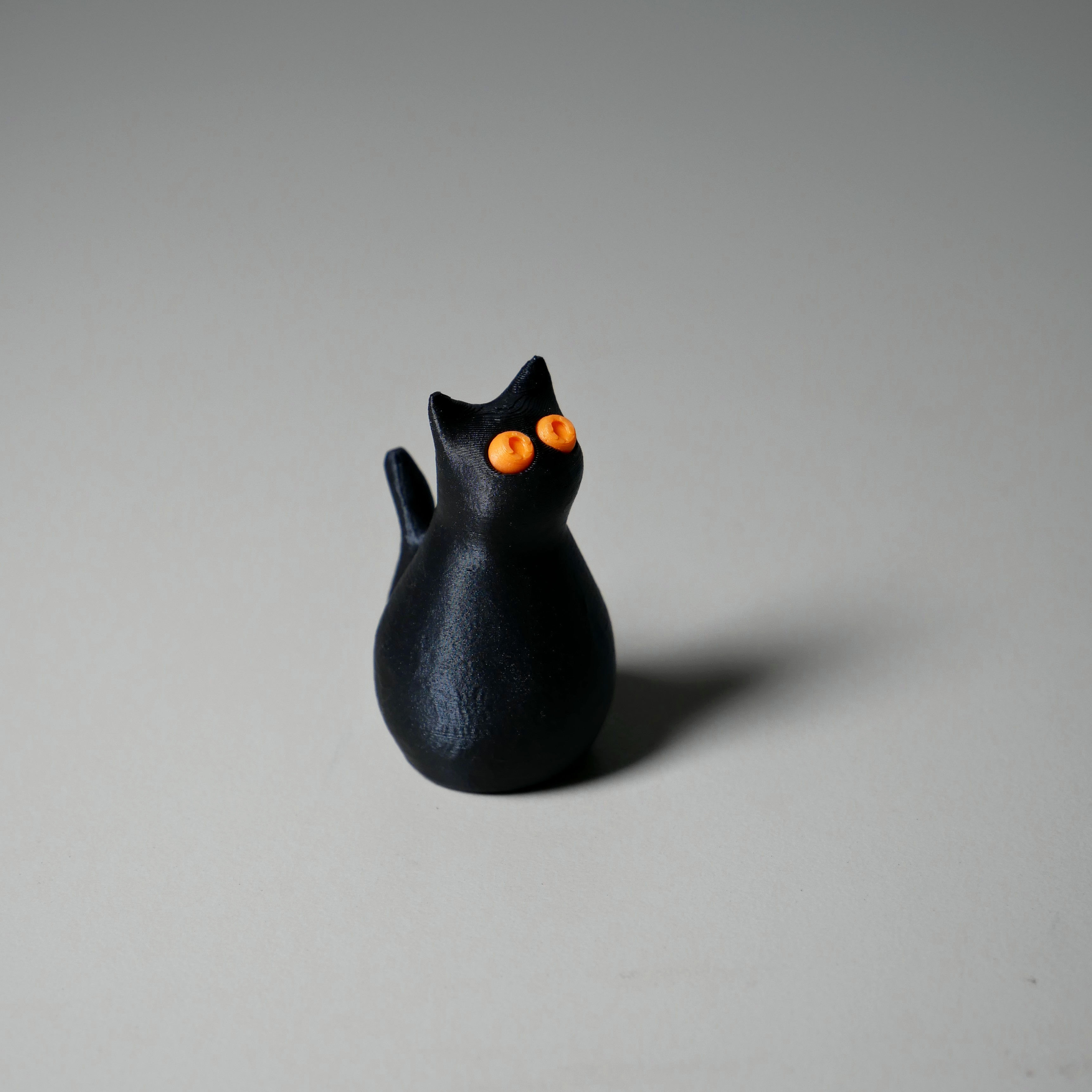 Little cat with push-in-place eyes