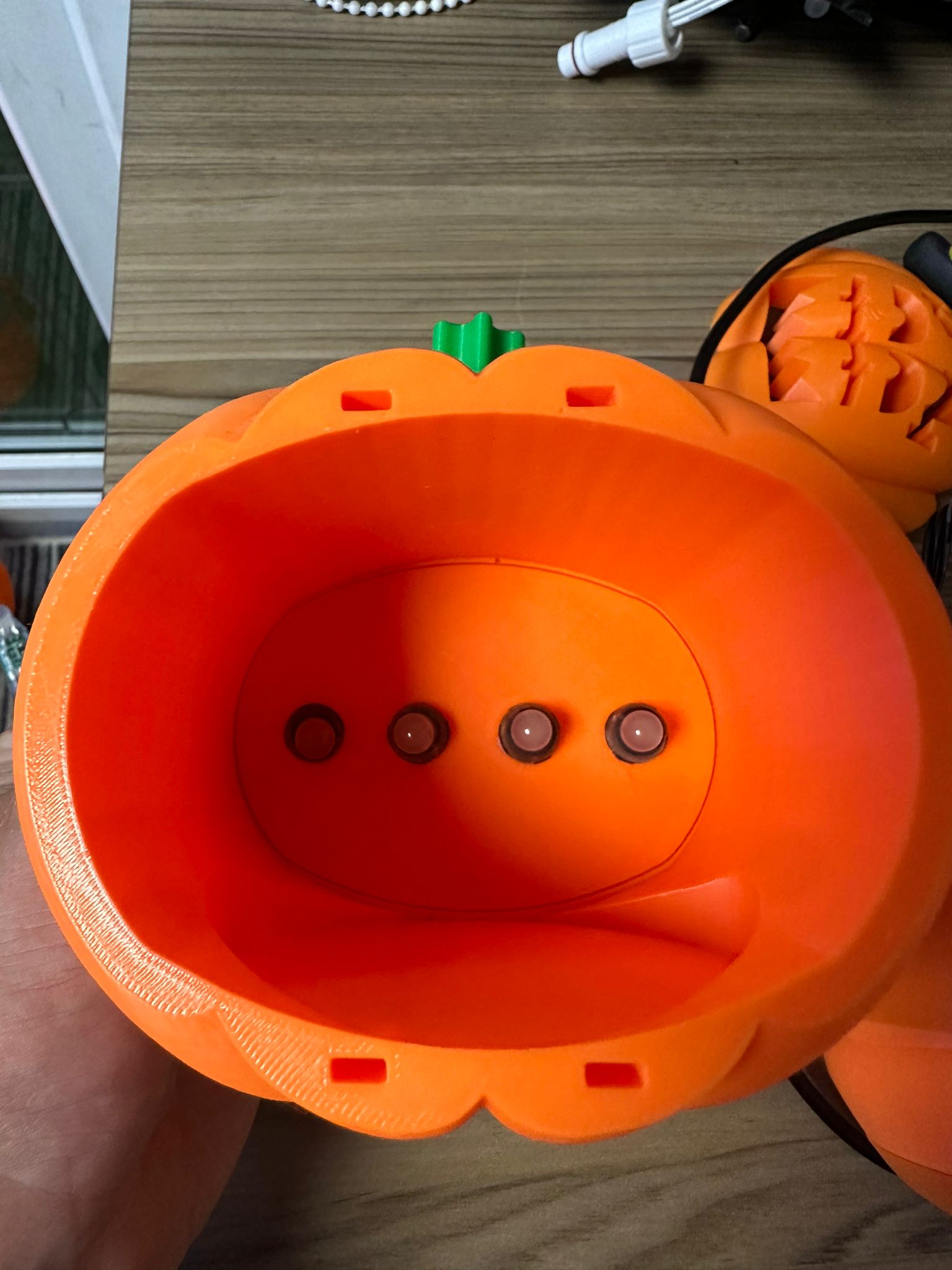 jack o lantern with back plate attached for 4 12mm pixels — miniatura 2
