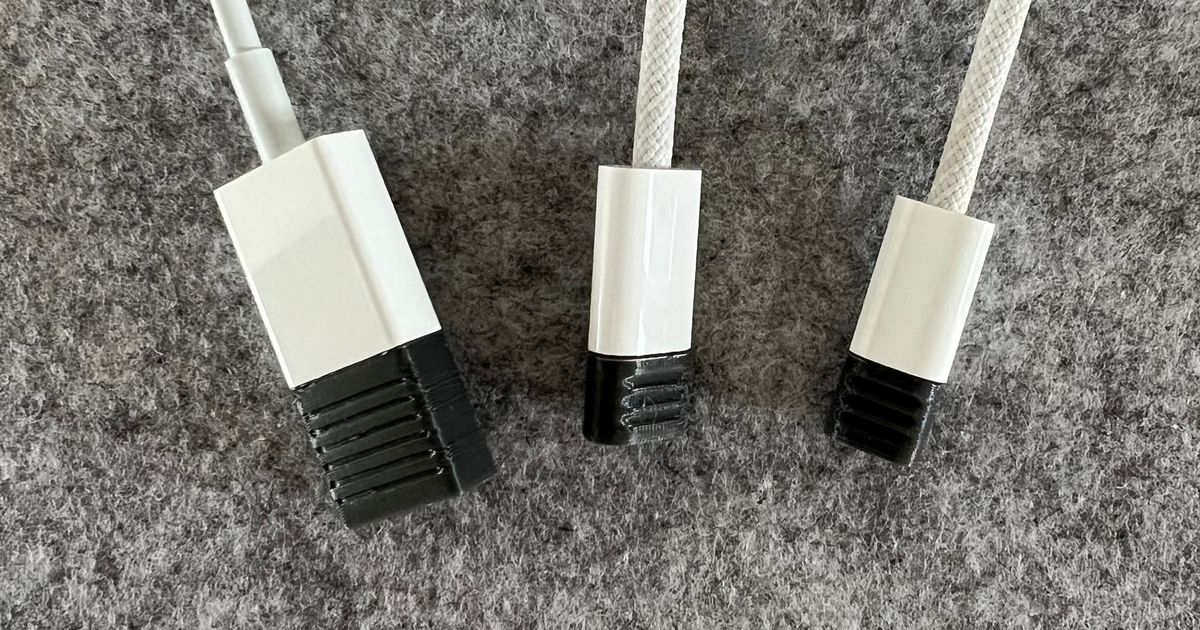Protective Caps for USB and Lightning Connectors by apfelnutzer