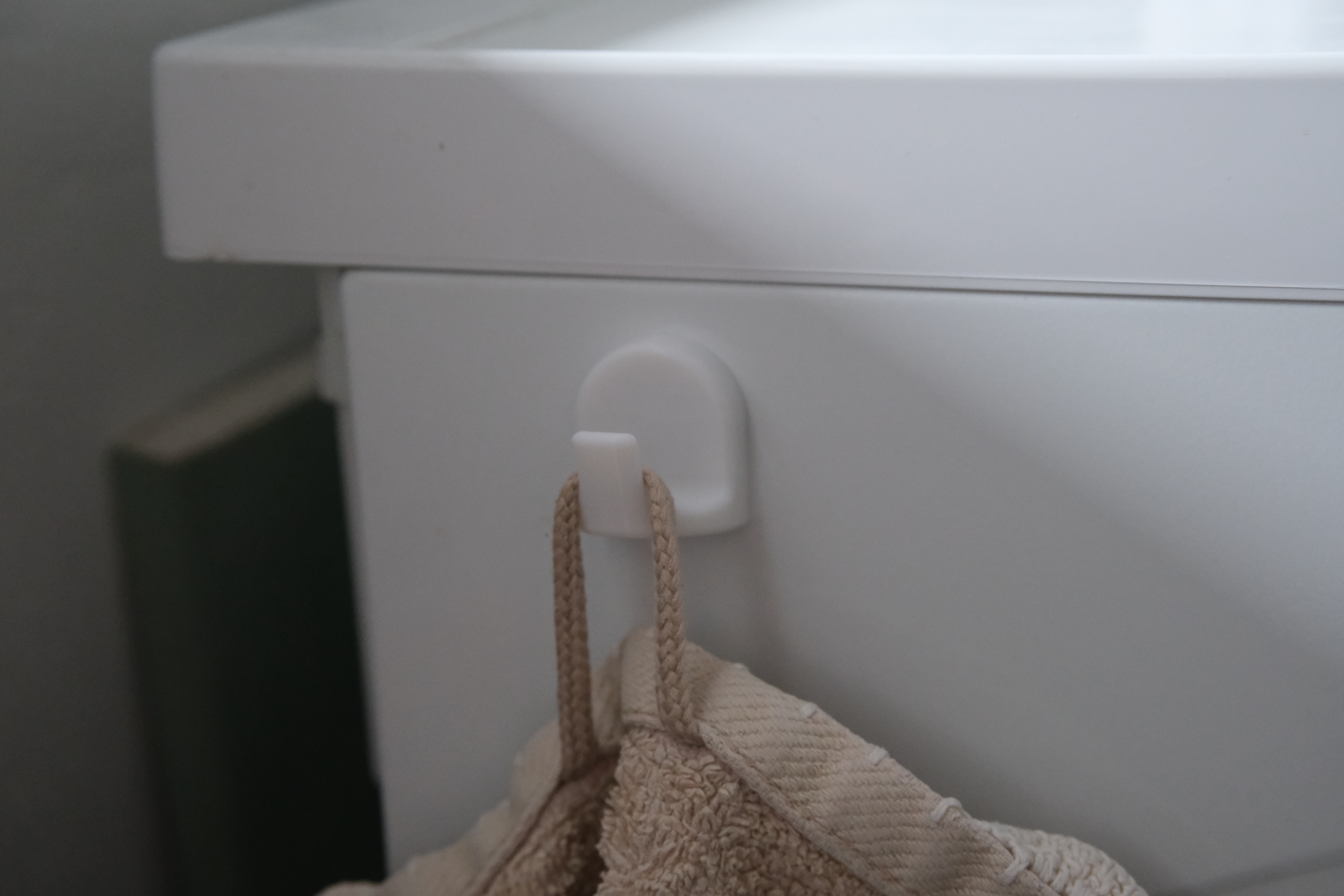 Magnetic hook for towels and other (magnet dimensions: 25mm diameter, 5mm high)