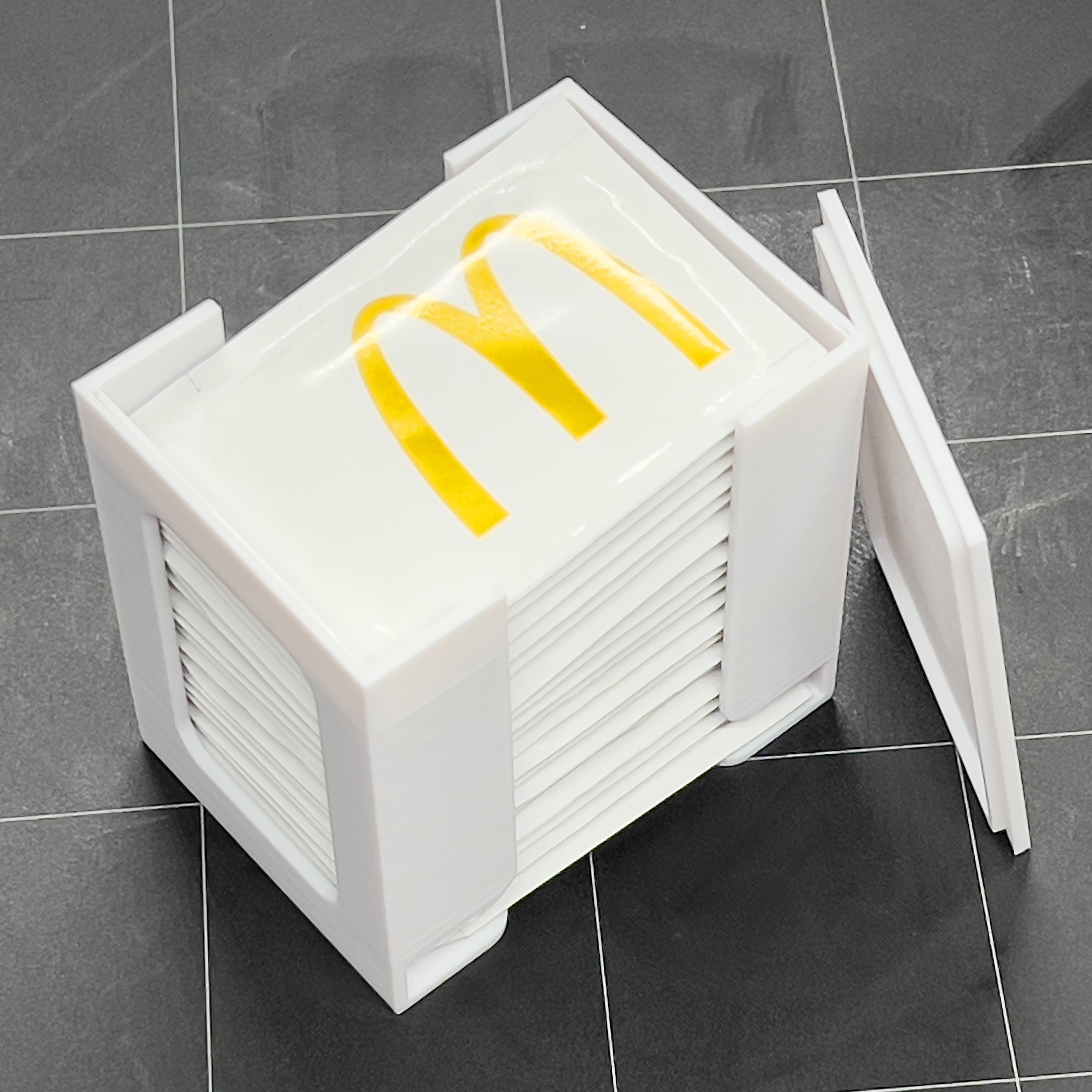 McDonald's Erfrischungstücher Spender (towelette dispenser)