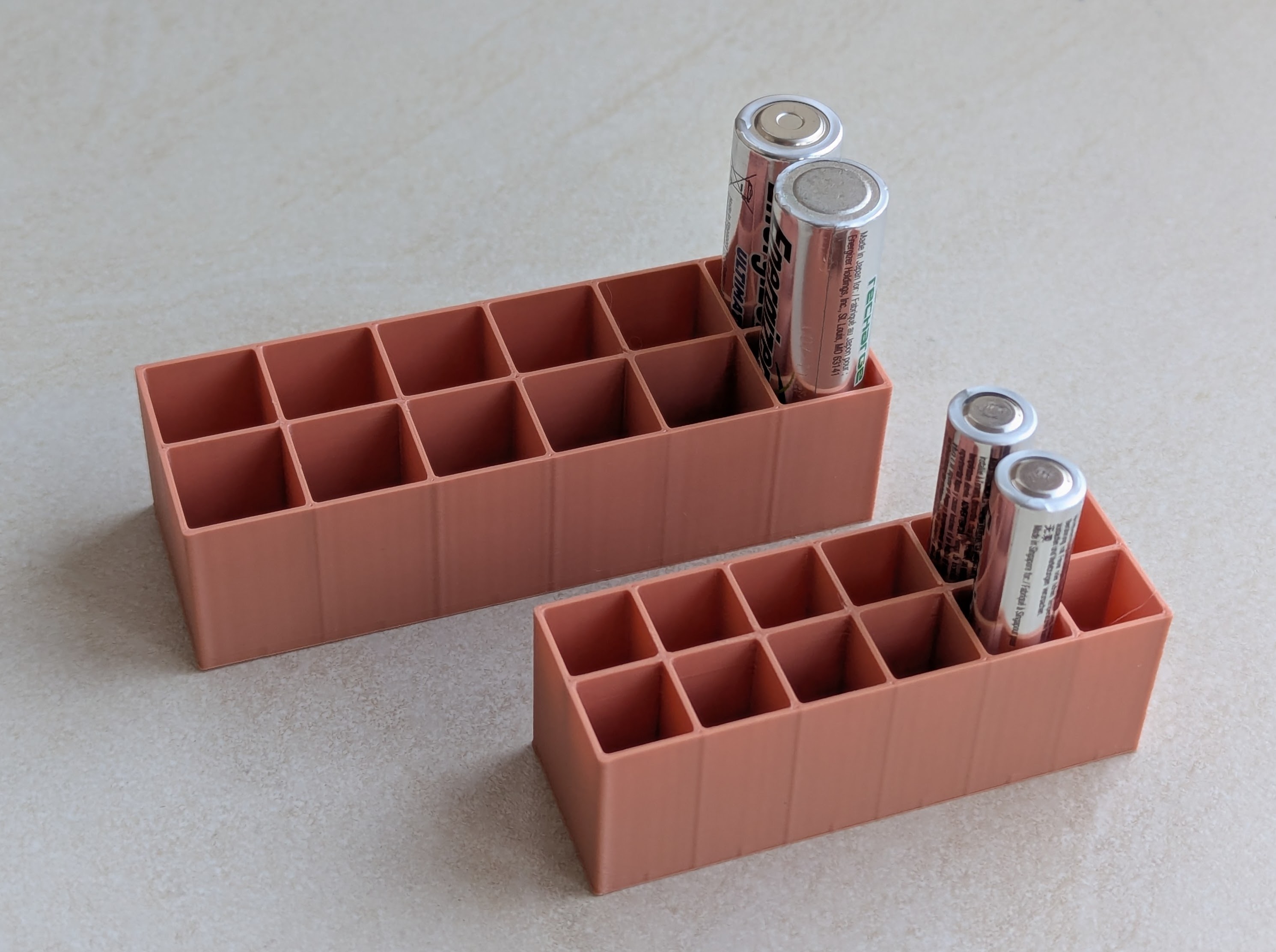 Basic storage containers for AA and AAA cells