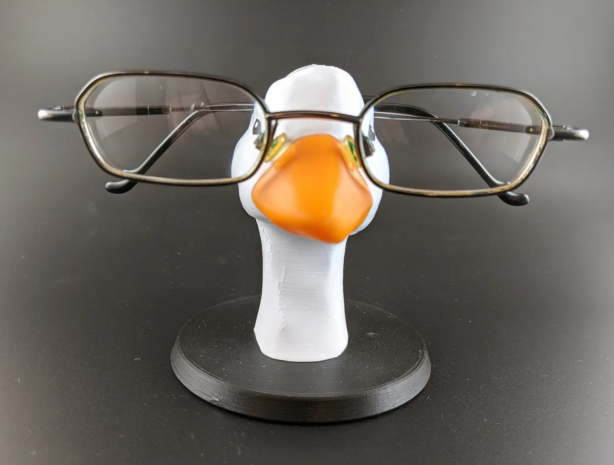 Horrible goose glasses holder by Billiam