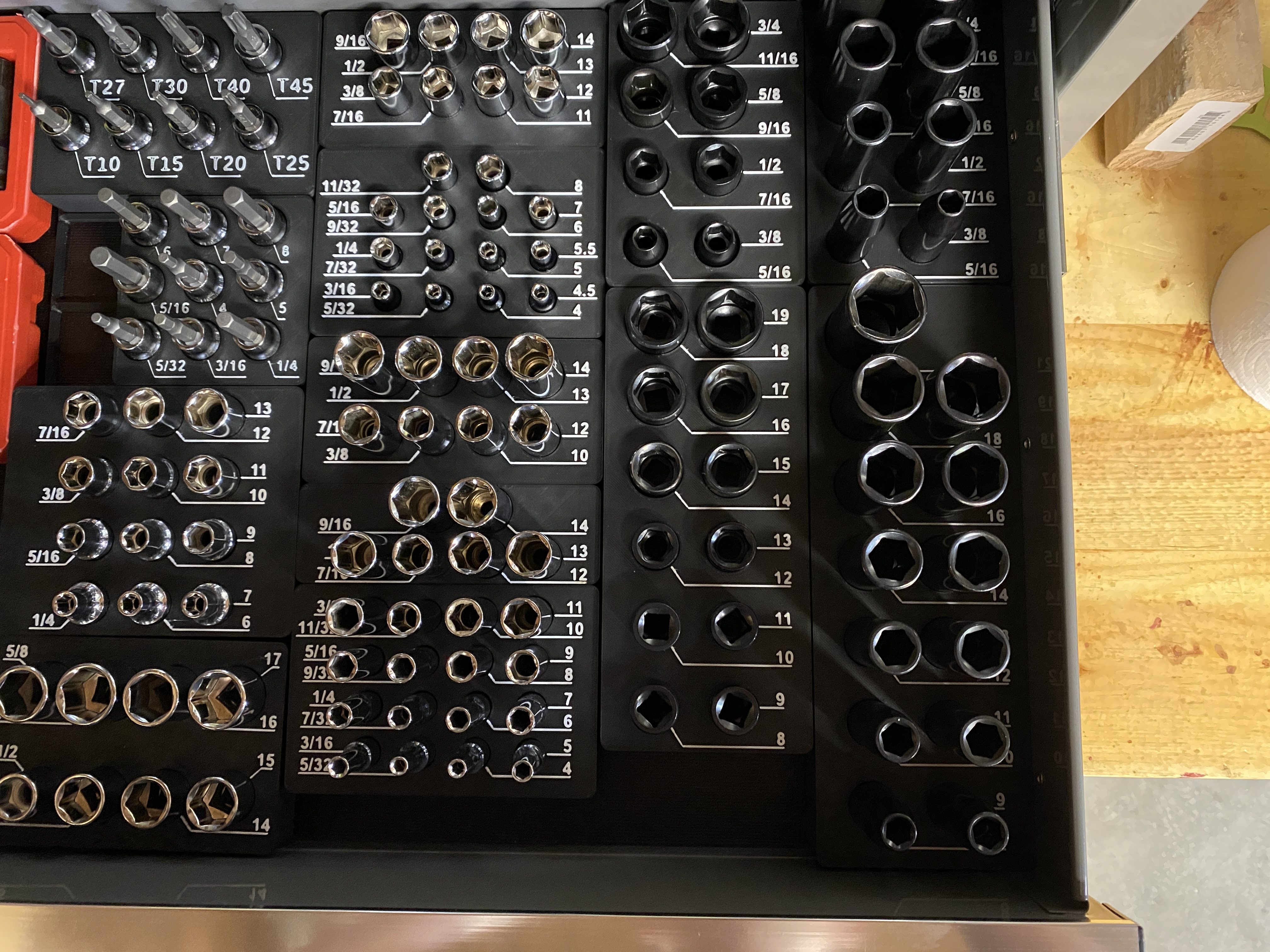 Parameterized Labeled Socket Organizers for Multicolor Printing 3D model thumbnail