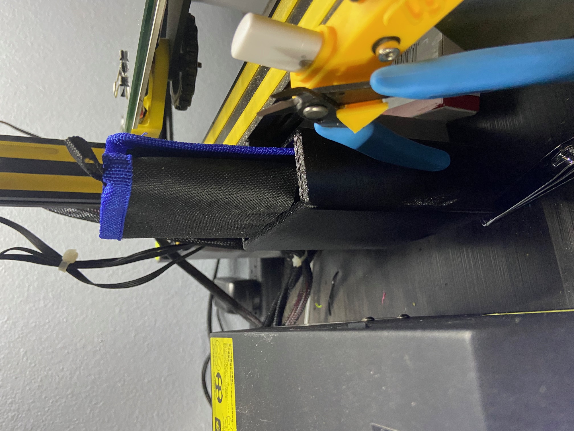 Tweezer kit holder by cdschoonie Download free STL model