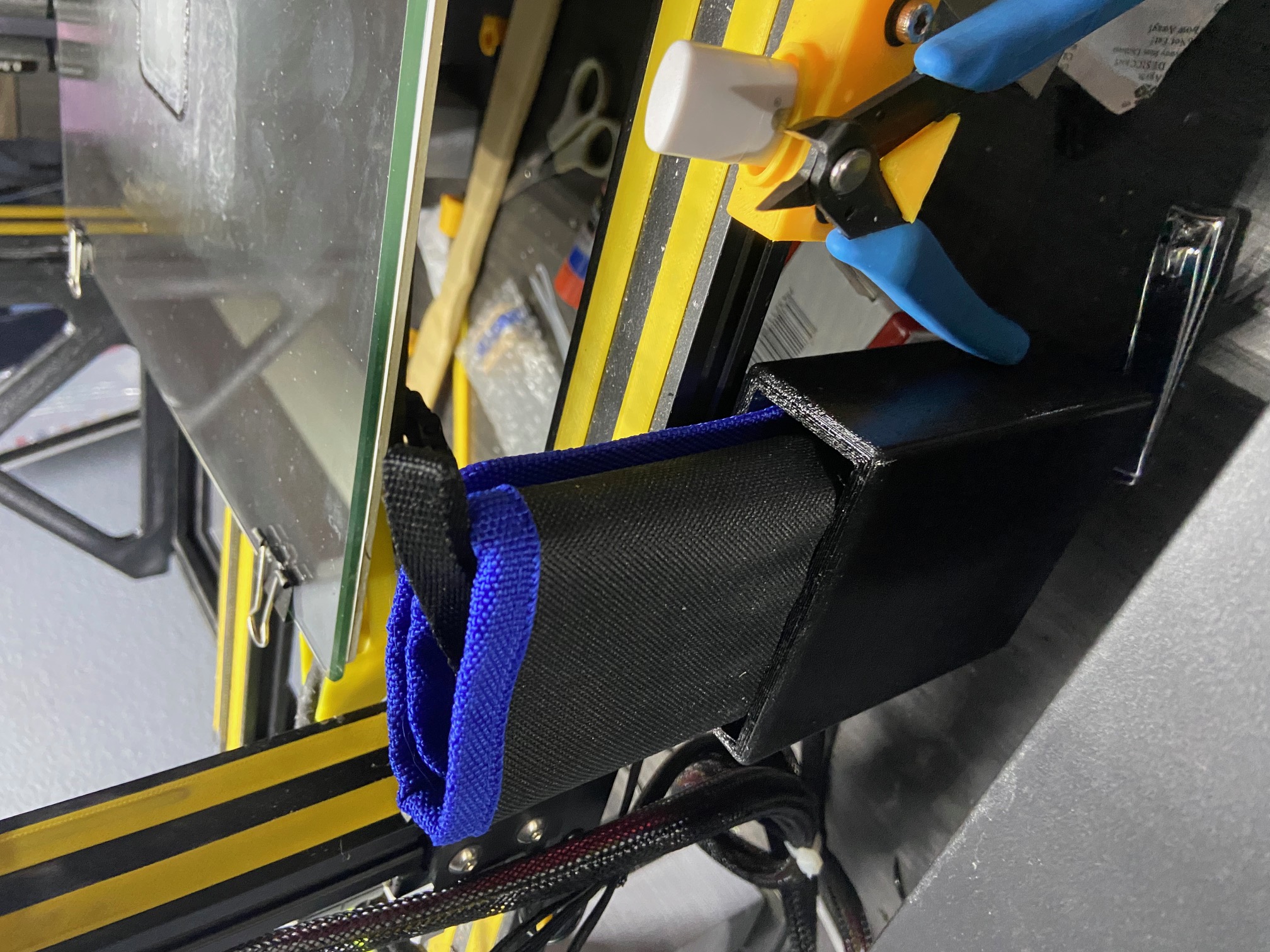 Tweezer kit holder by cdschoonie Download free STL model