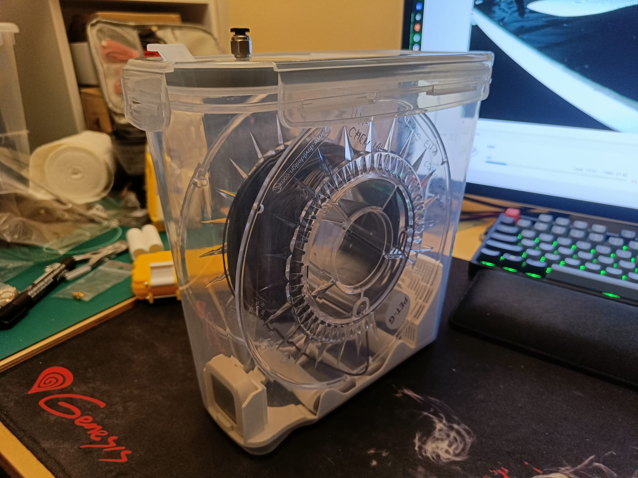 Filament Dry Box with hygrometer by guowa Download free STL model