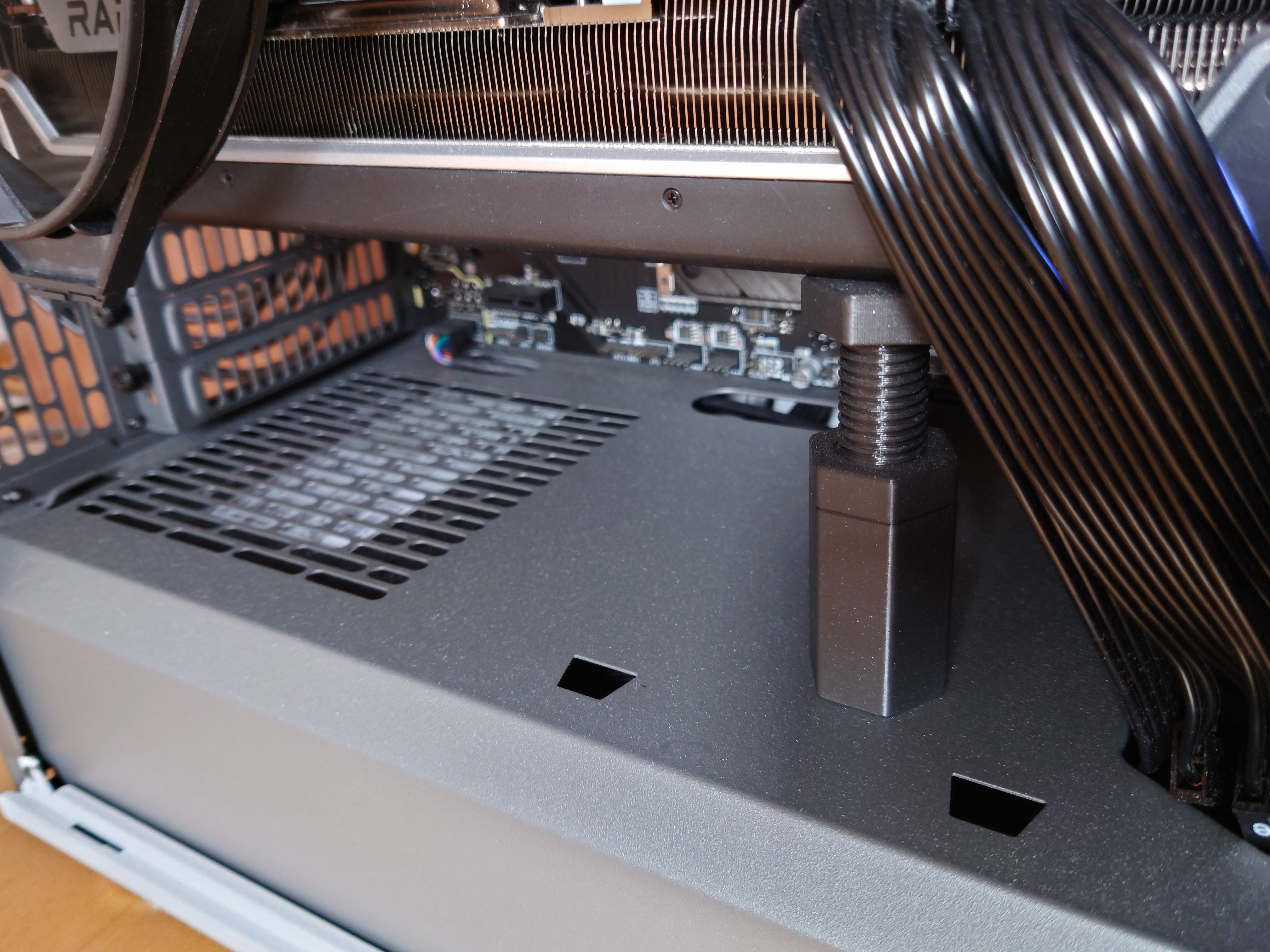 Miniatura 3 do modelo 3D GPU Holder Max Pro 9000 [Parametric]