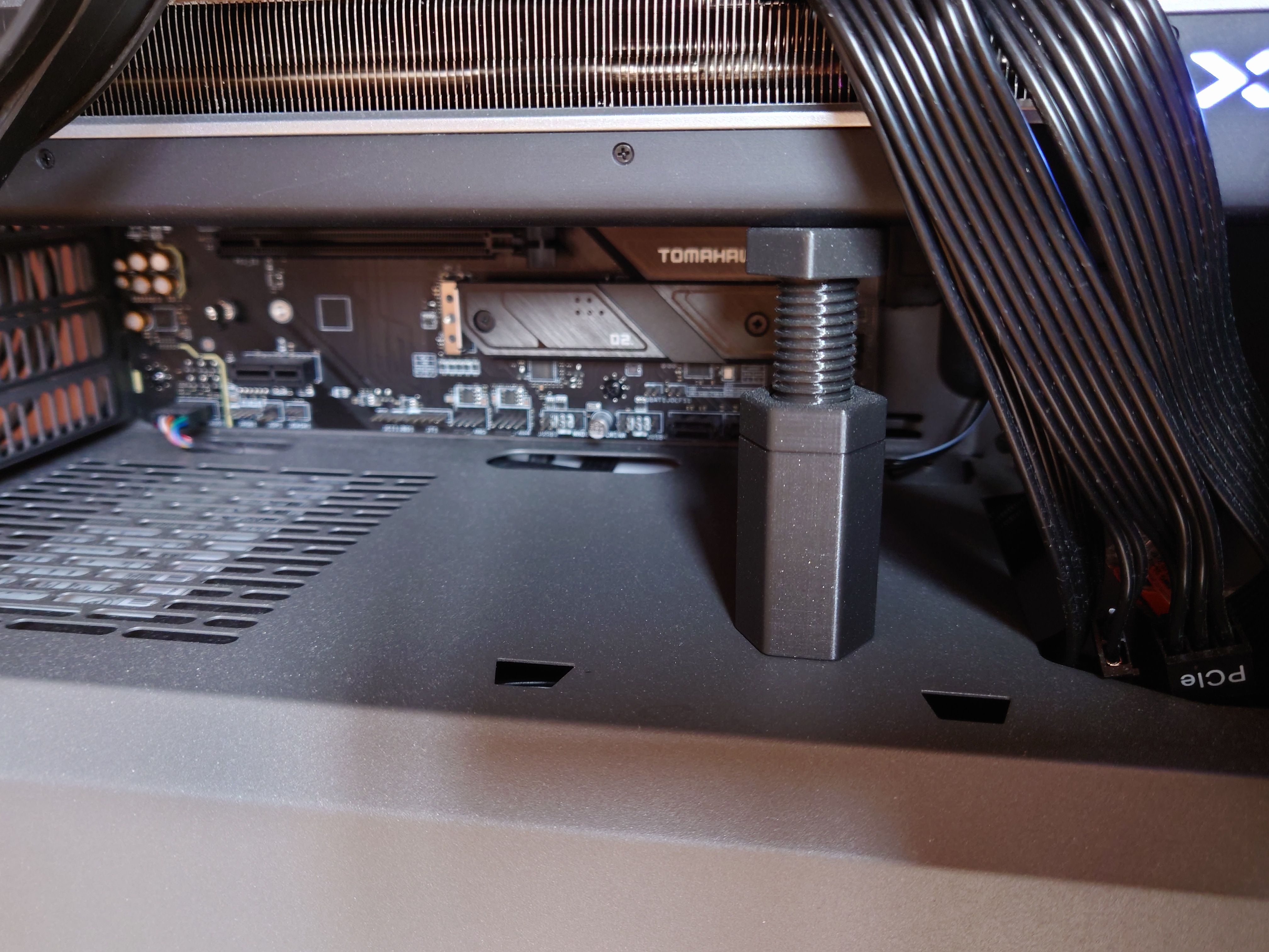 Miniatura 2 do modelo 3D GPU Holder Max Pro 9000 [Parametric]