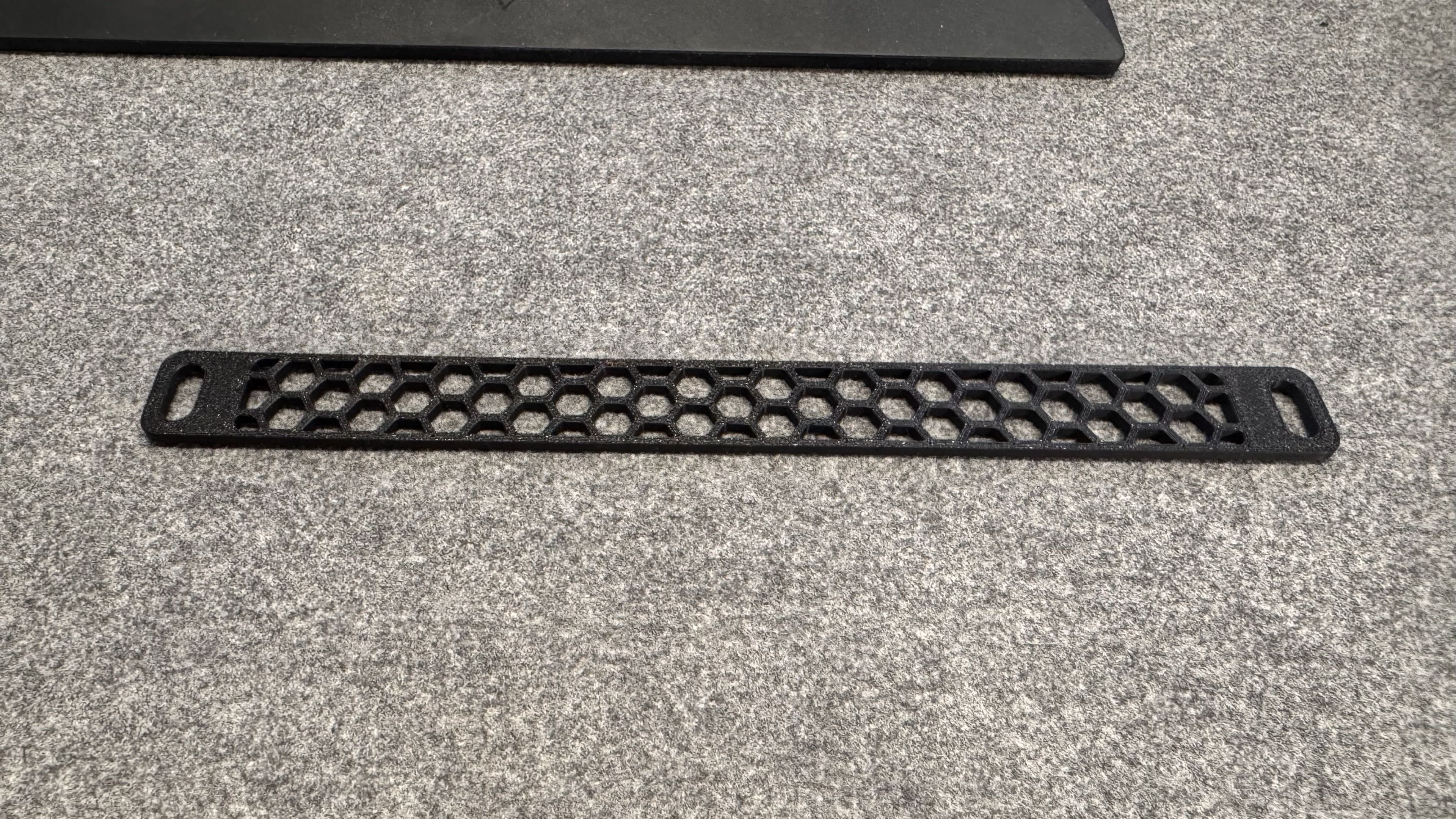 10" rack 0.5U blank panel (with hex pattern) 3D model