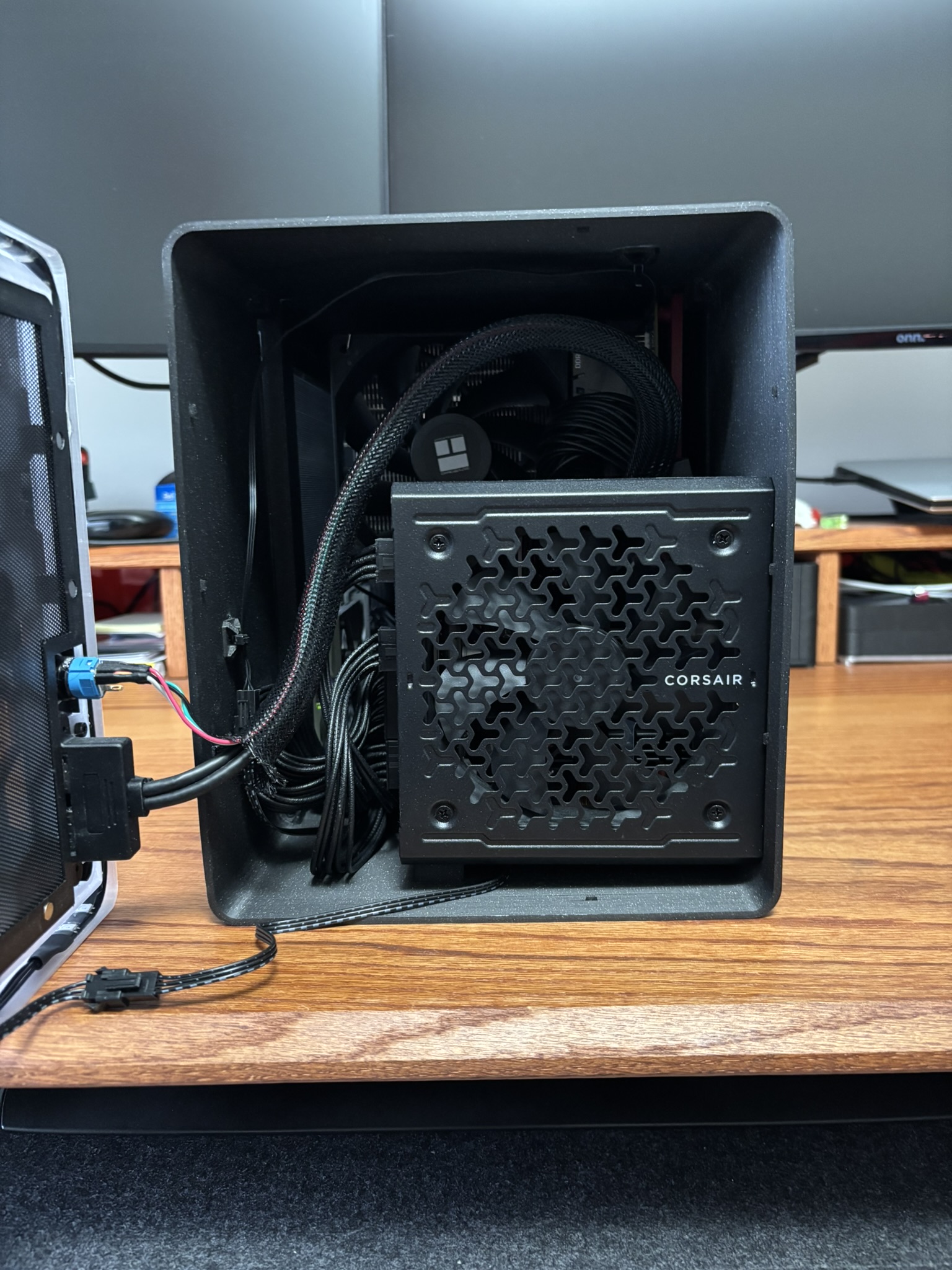 Miniatura 3 do modelo 3D Compact mATX Computer Case (20.6 Liter)