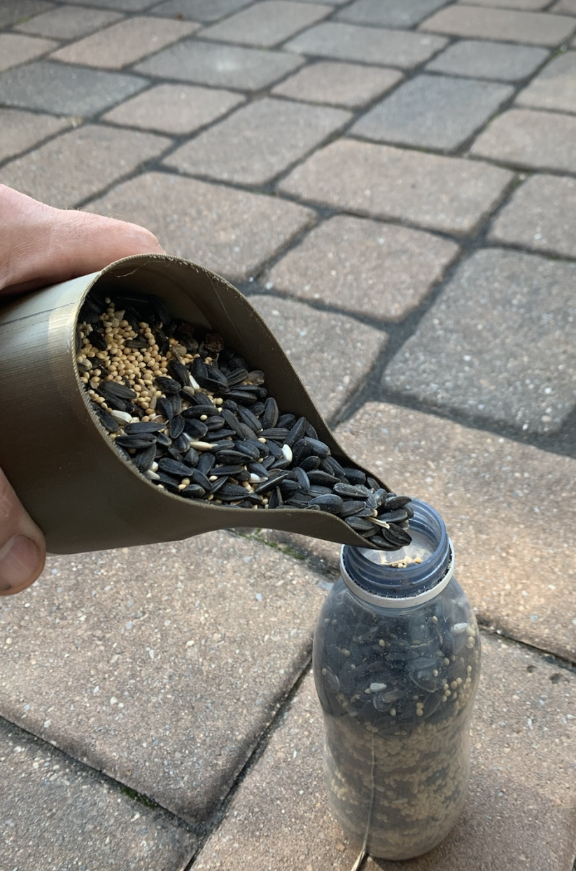 EcoPour – No-Spill Bird Seed Scoop