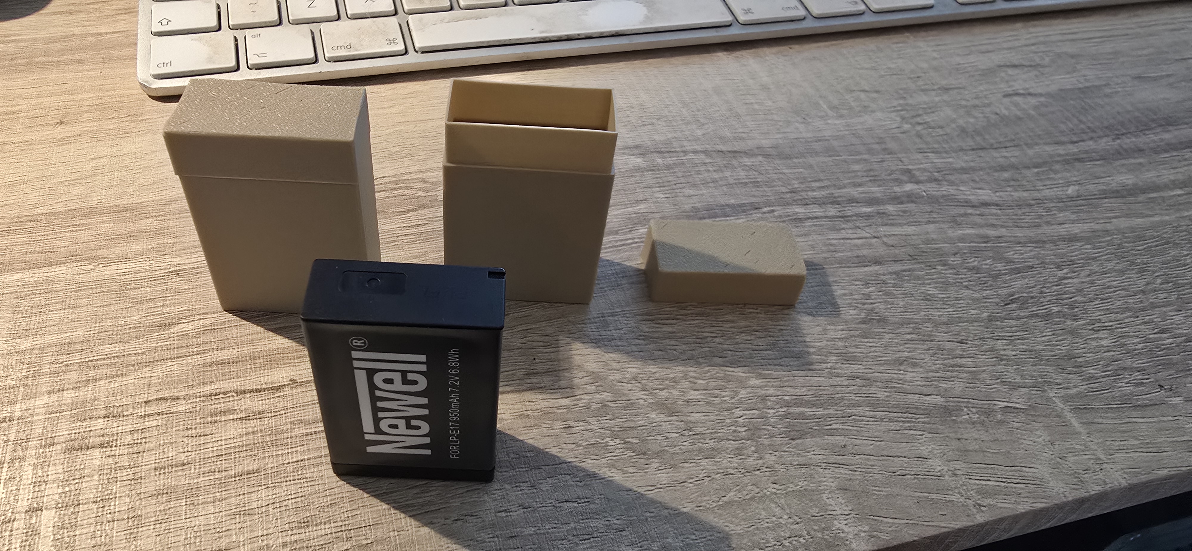 Canon LP-E17 batterycase