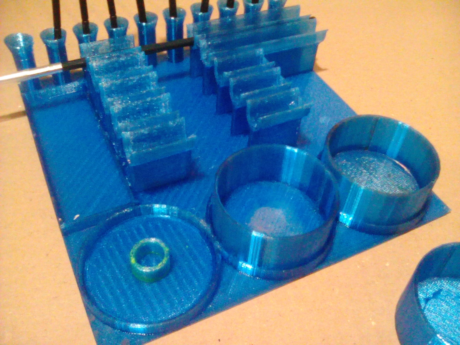 Paint brush stand / stojánek na štětečky by Jiří Šilhavík Download