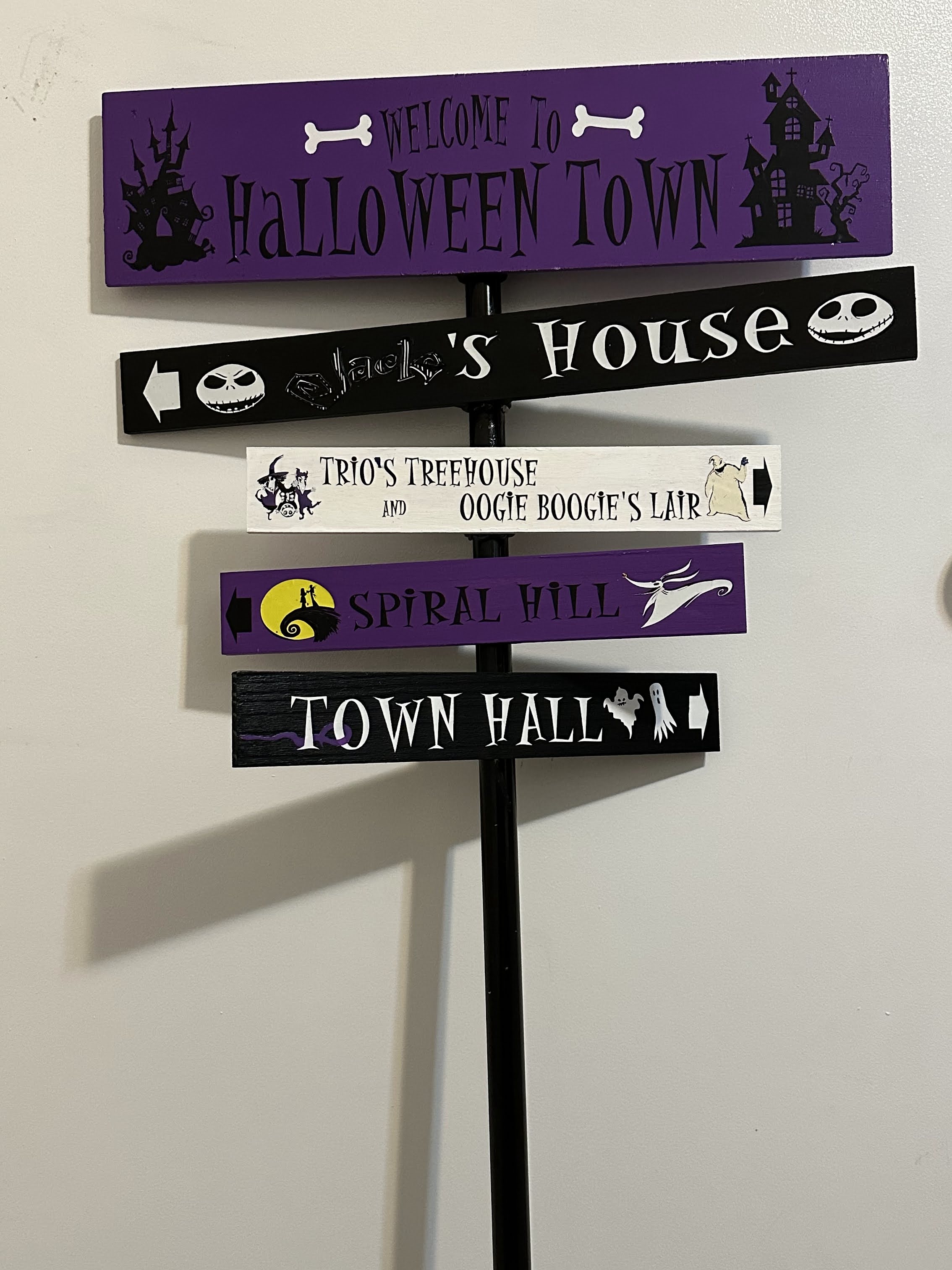 Halloween pole sign mounting plate for a broomstick